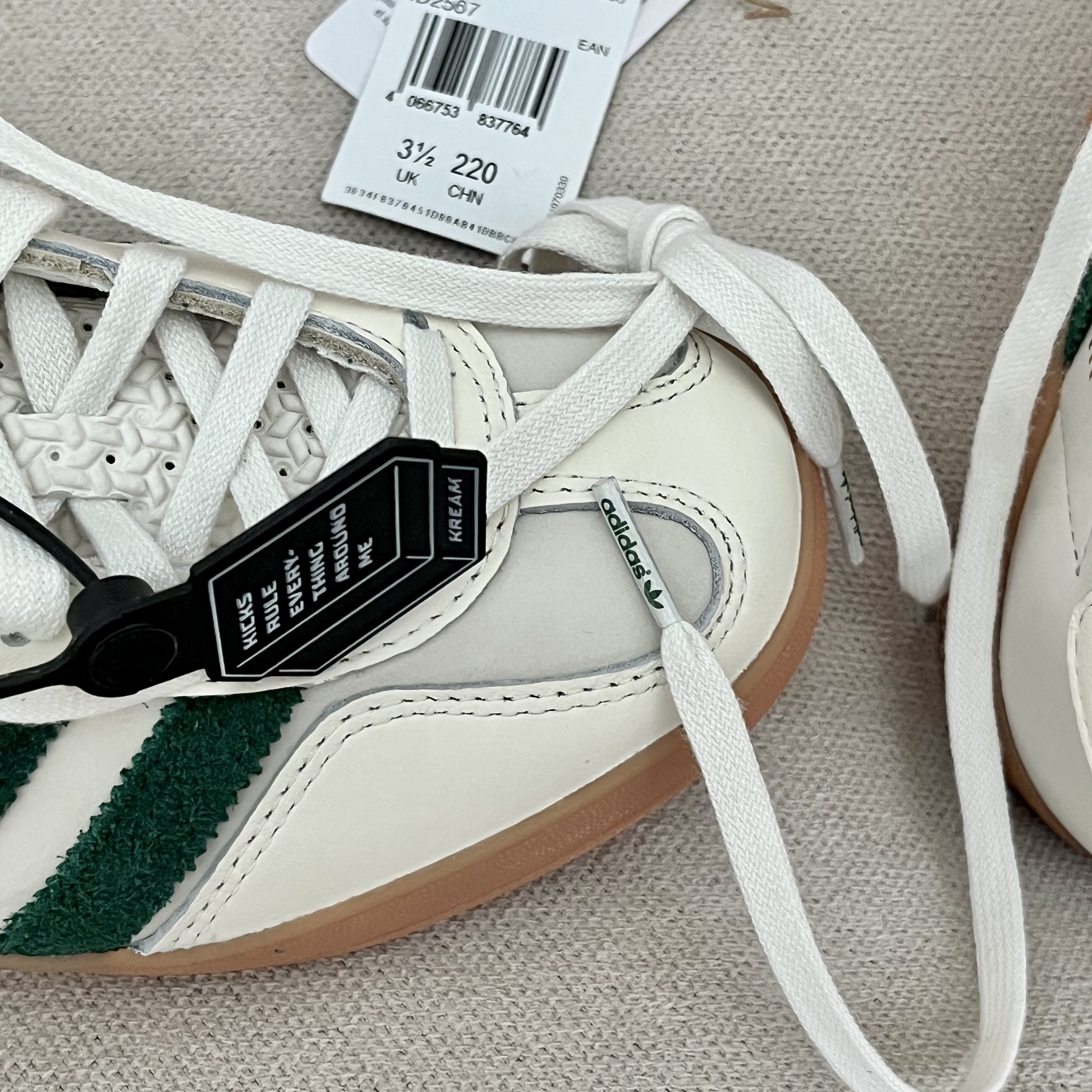 Adidas x Emmi Gazelle Indoor Off White Dark Green 착용 스타일 - 2
