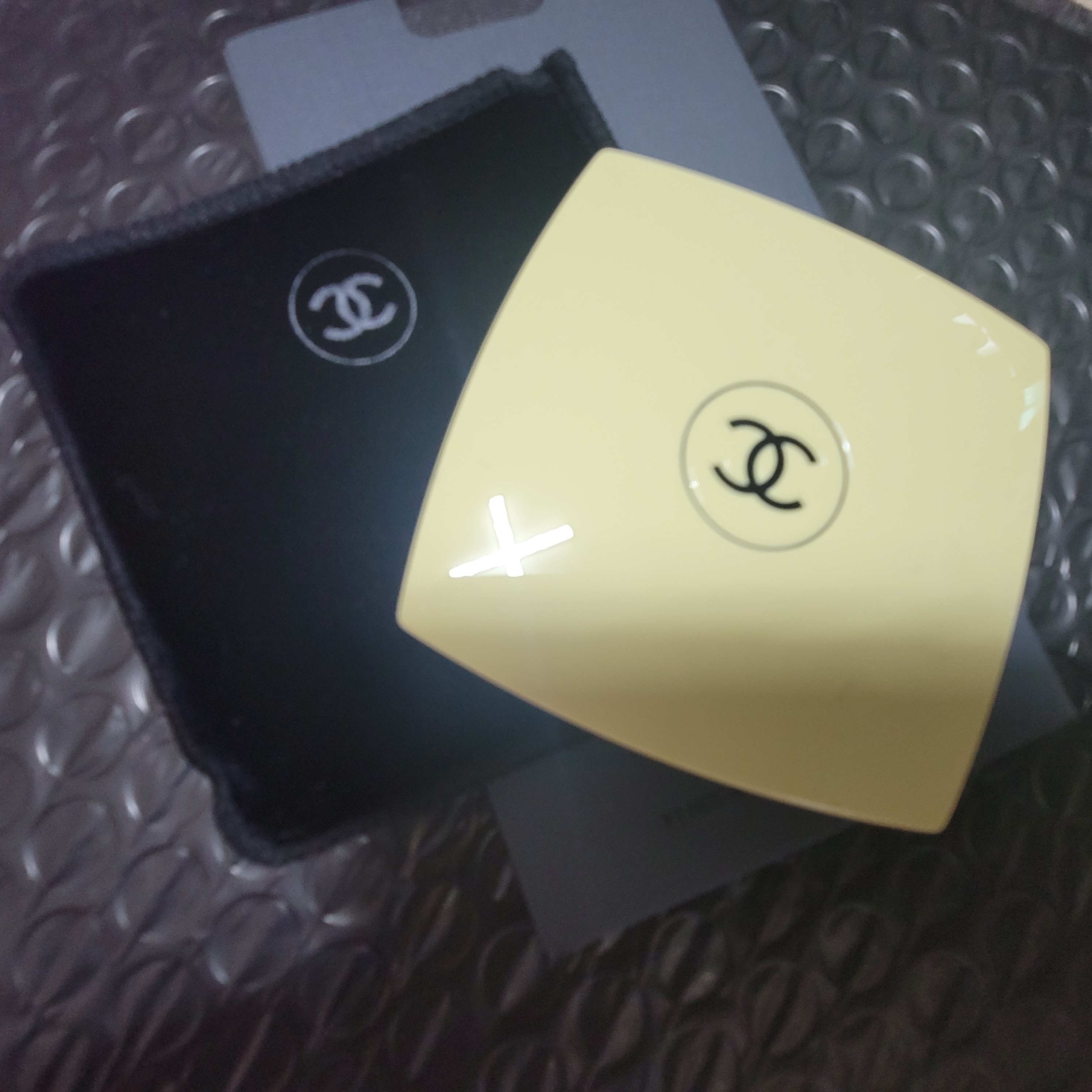 Chanel Codes Couleur Limited Edition Miroir Double Facettes 129 Ovni 착용 스타일