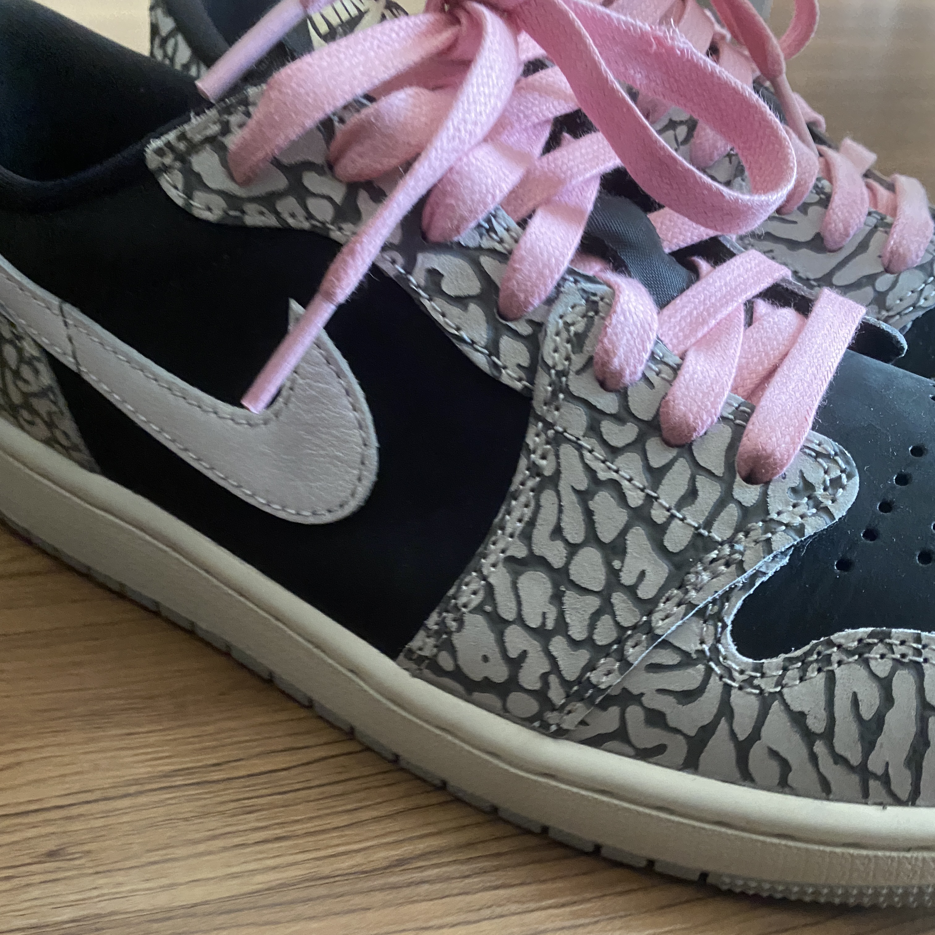 Jordan 1 Retro Low OG Black Cement 착용 스타일 - 2