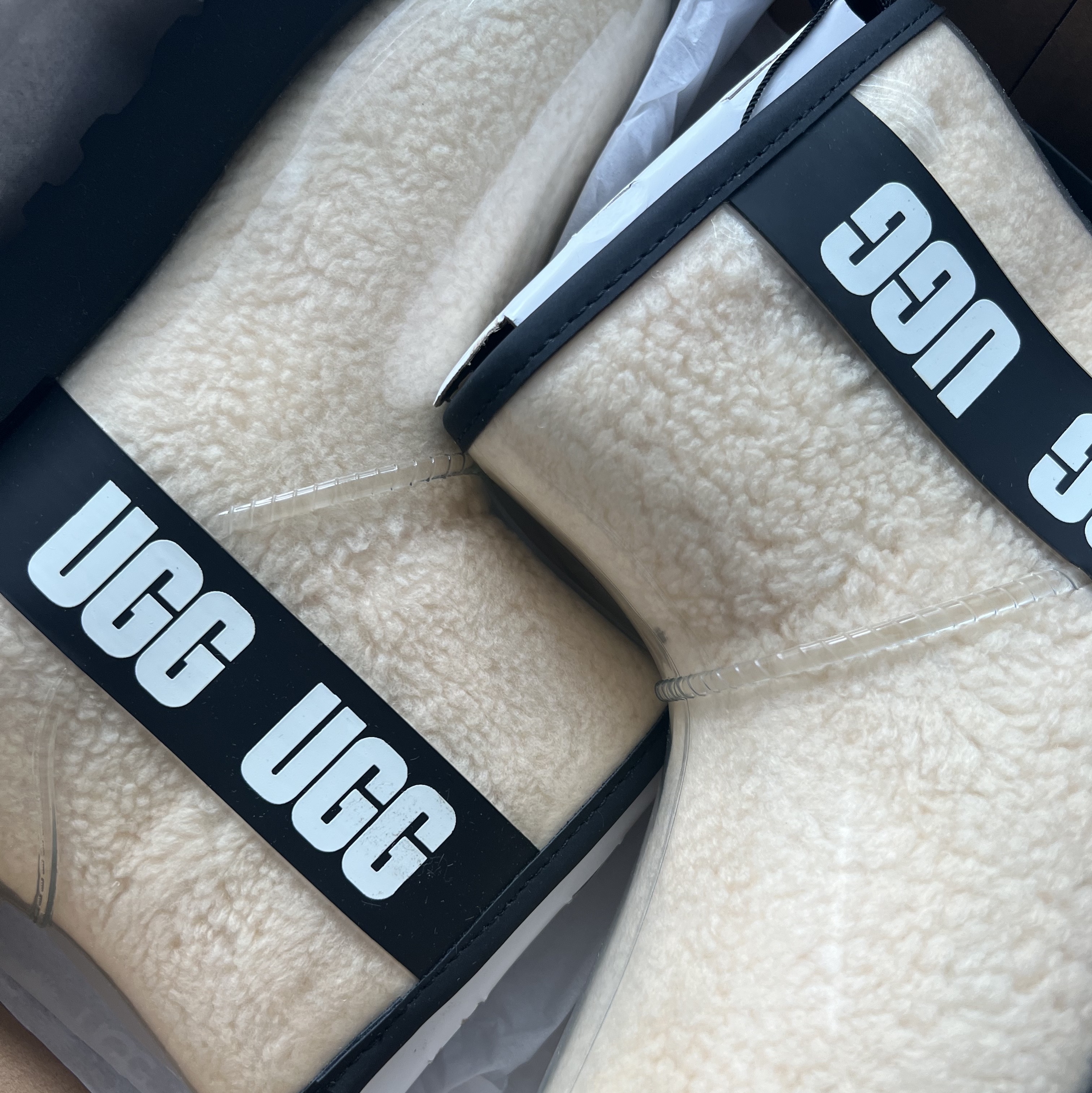 (W) UGG Classic Clear Mini Boots Natural Black 착용 스타일