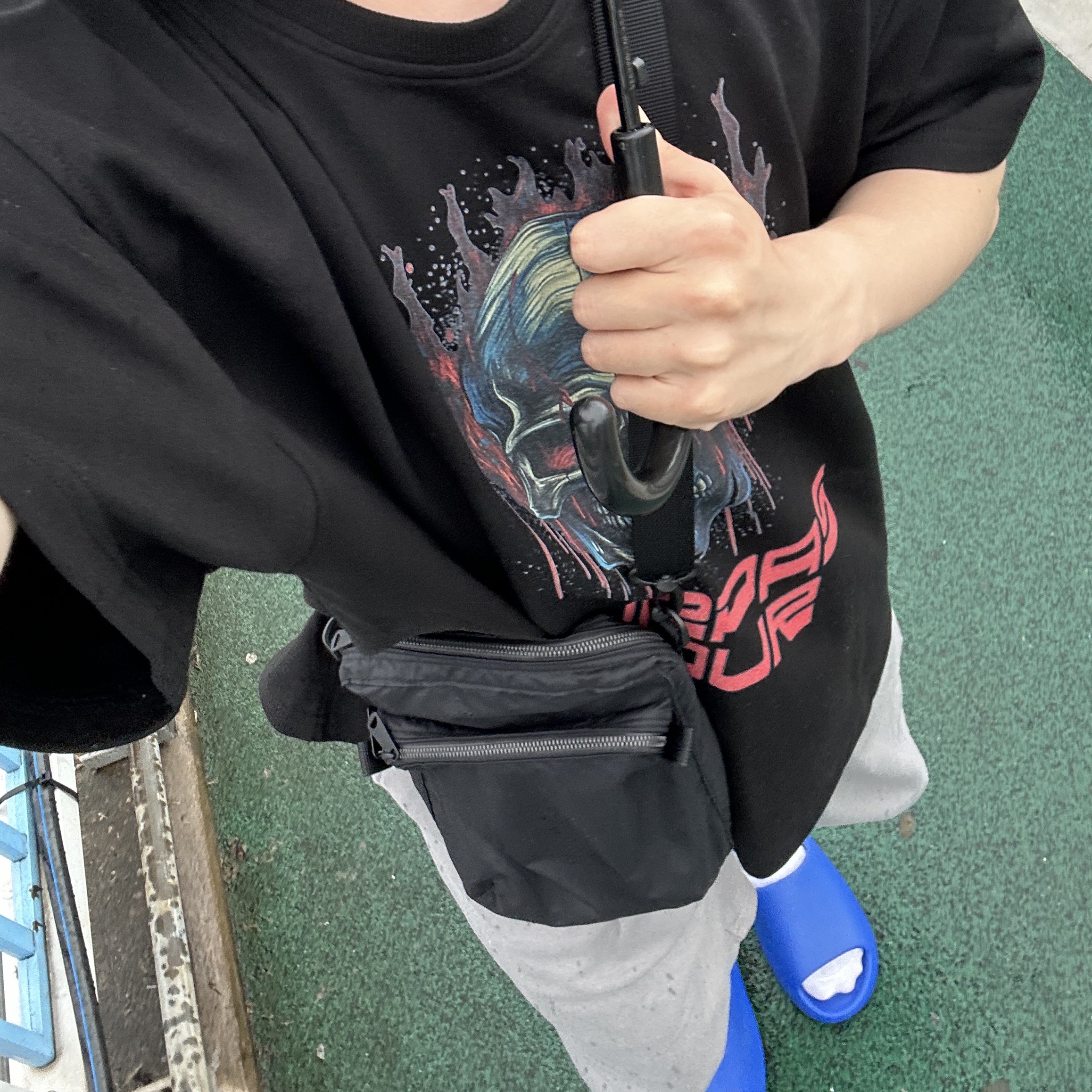 Adidas Yeezy Slide Azure 착용 스타일