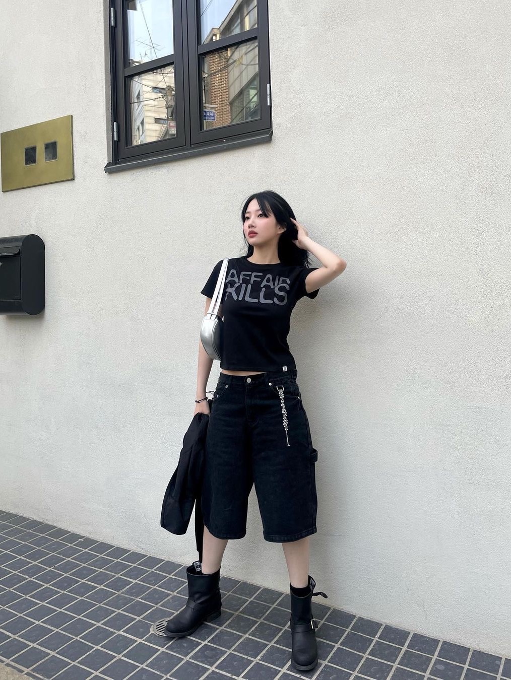 Thevinylhouse Affair Kills T-Shirt Black, Thevinylhouse Affair Kills T-Shirt White 착용 스타일
