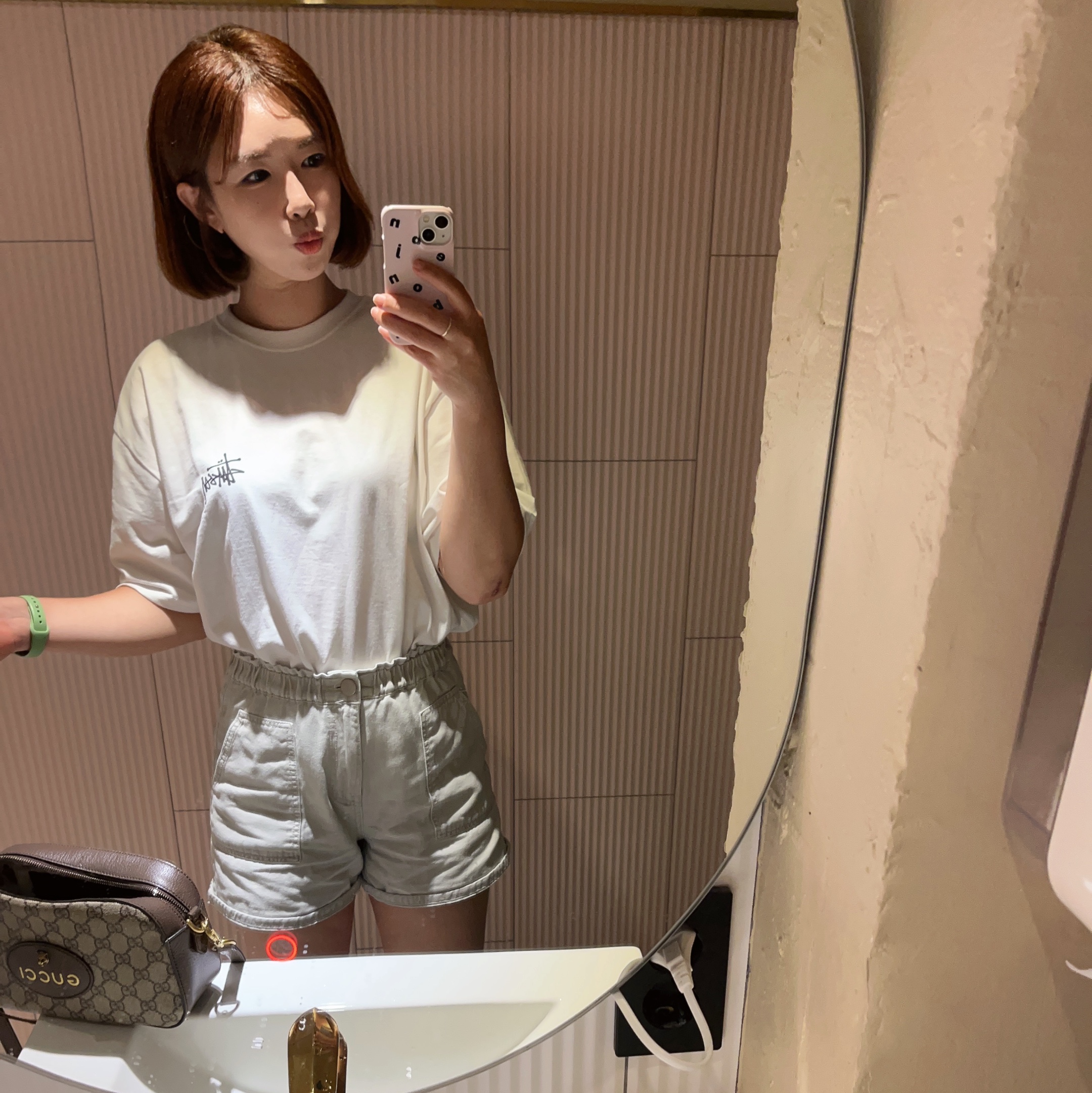 Stussy Basic Stussy T-Shirt White 2023 착용 스타일 - 1