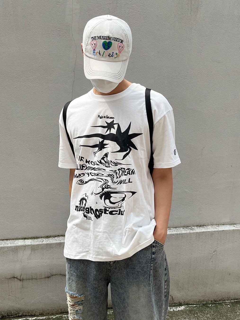 The Museum Visitor Globy & Lovey Ballcap (White) - 23PS, The Museum Visitor Globy & Lovey Ballcap (Black) - 23PS 착용 스타일 - 1
