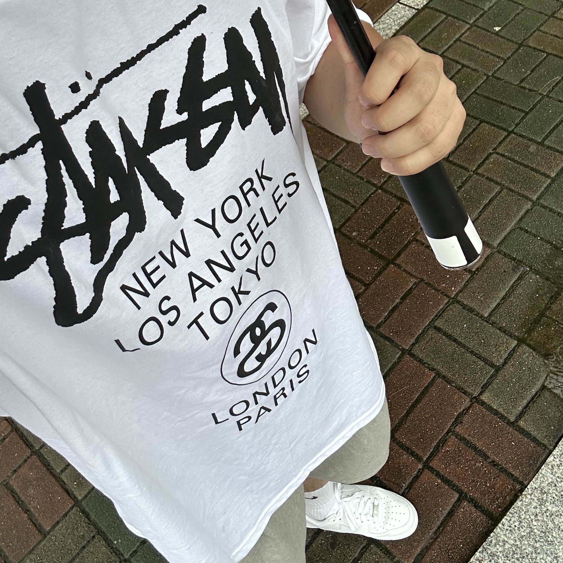 Stussy World Tour T-Shirt White, Nike Air Force 1 '07 Low White 착용 스타일