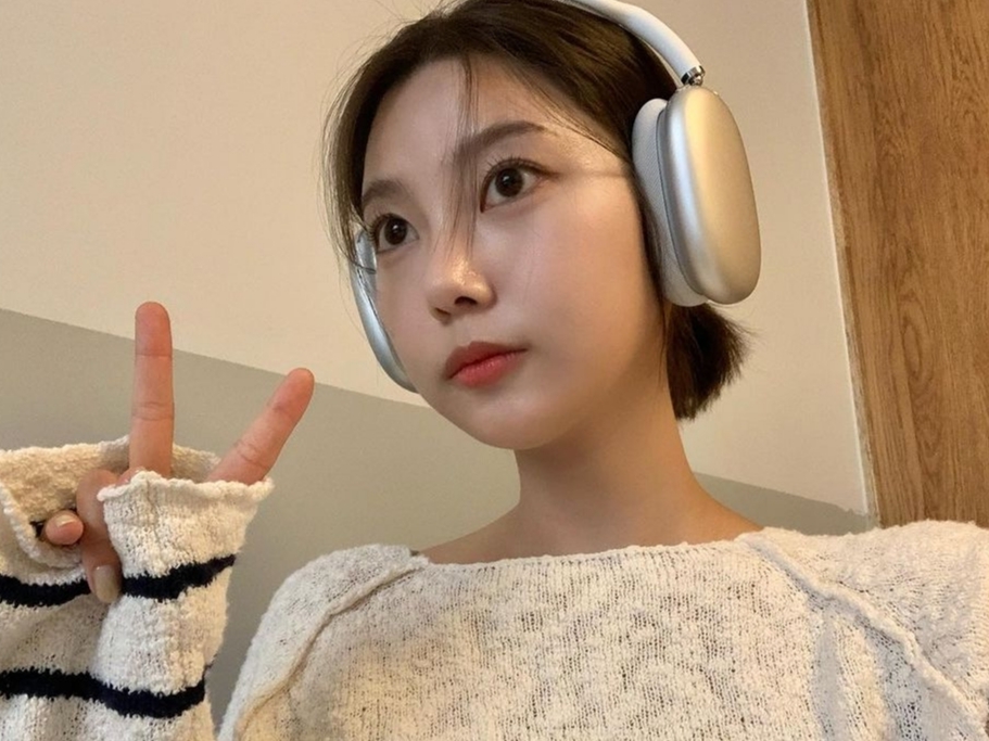 Apple AirPods Max Lightning Silver (Korean Ver.) 착용 스타일 - 2