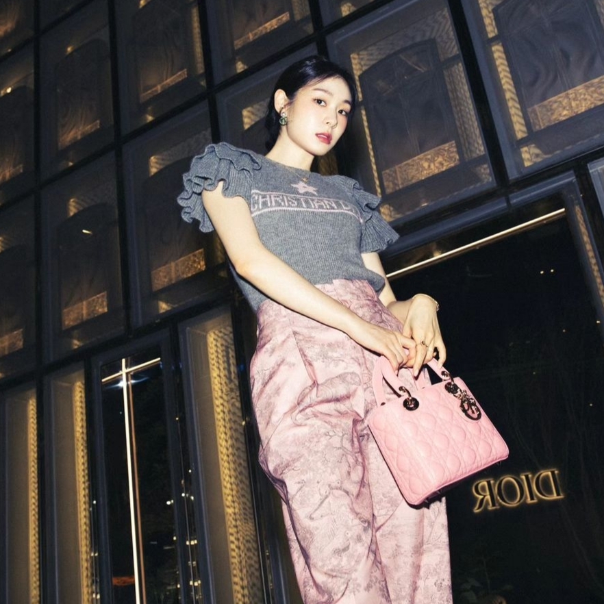Dior Medium Lady Bag Cannage Lambskin Blush 착용 스타일