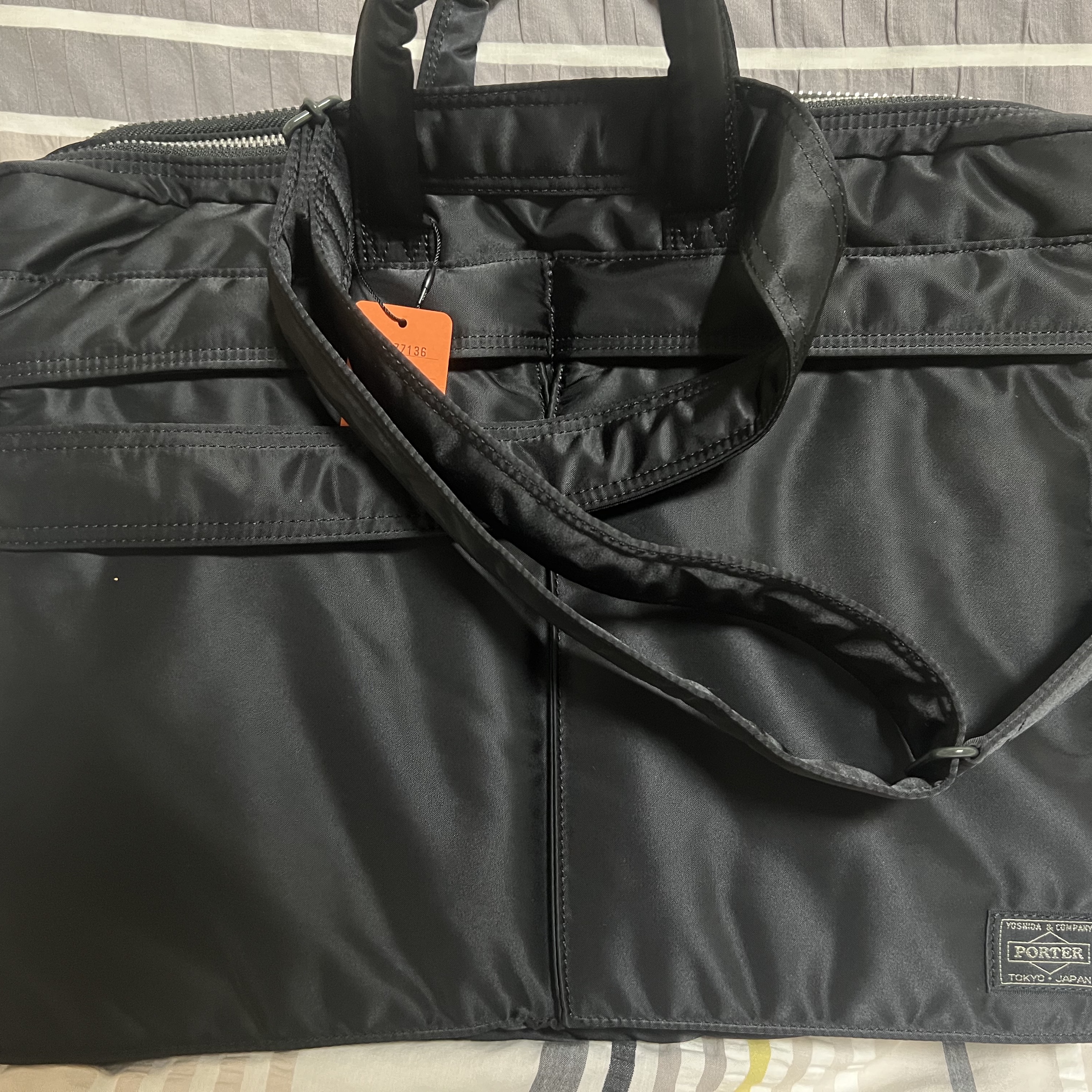 Porter Tanker 2Way Briefcase Black 착용 스타일