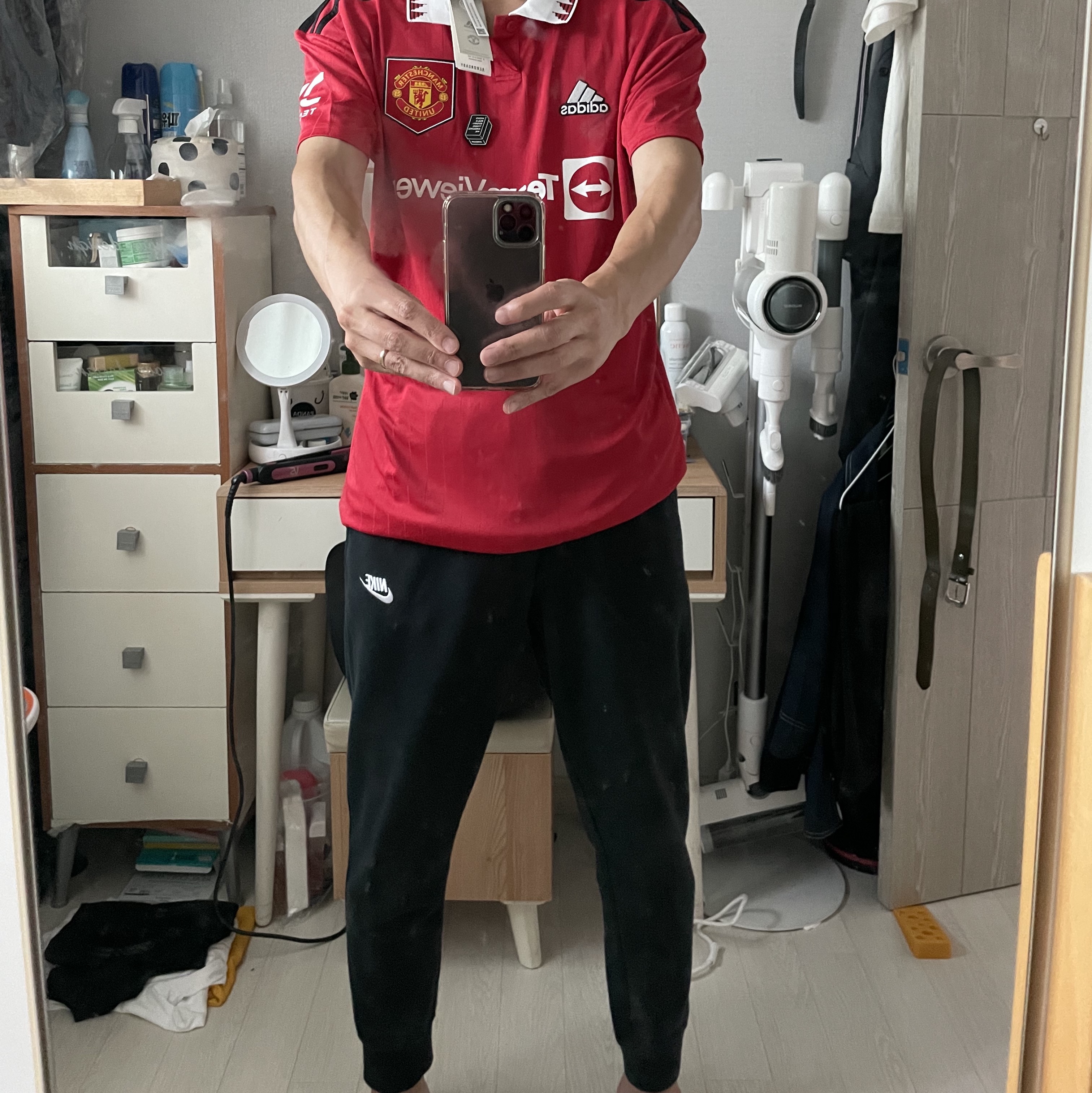 Adidas Manchester United 2022/23 Home Jersey Real Red - US Sizing (Non Marking Ver.) 착용 스타일