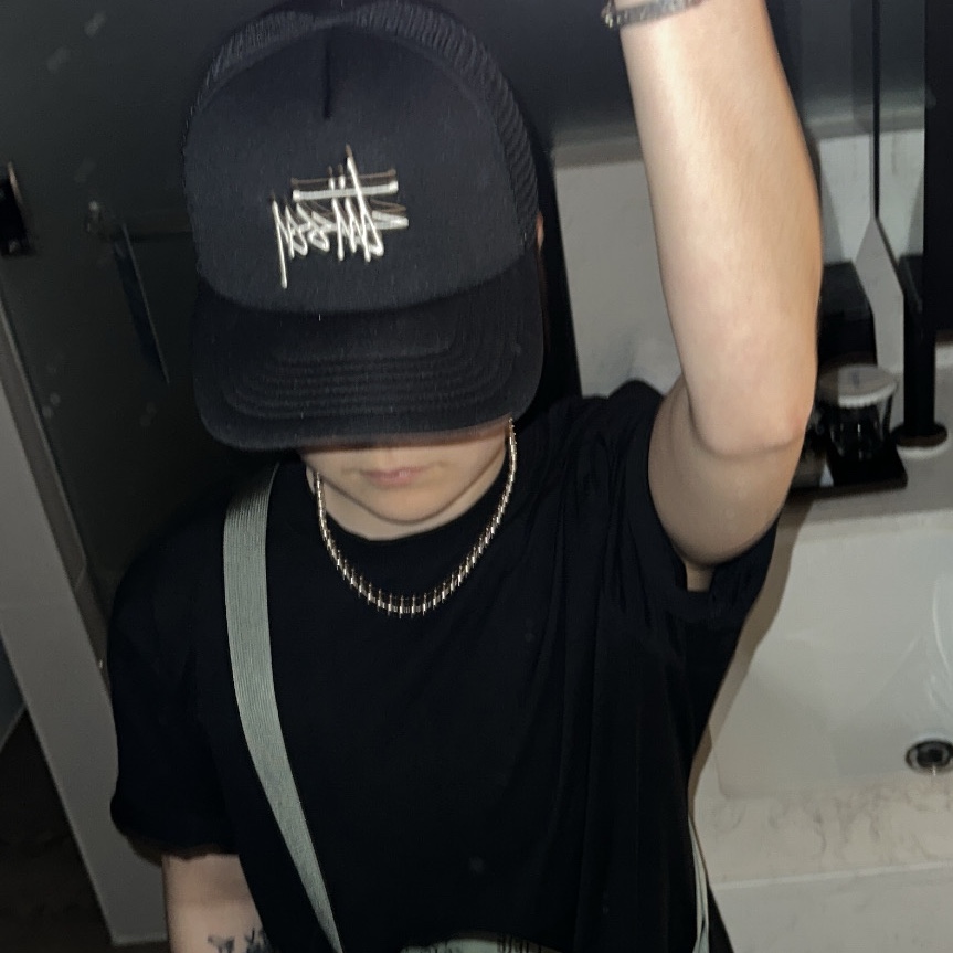 Stussy Basic Trucker Cap Black 착용 스타일