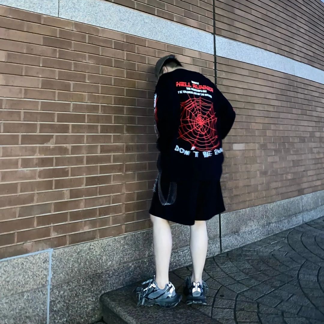 [KREAM 단독] Ourpas 061 Hell Runner Long Sleeve Black 착용 스타일
