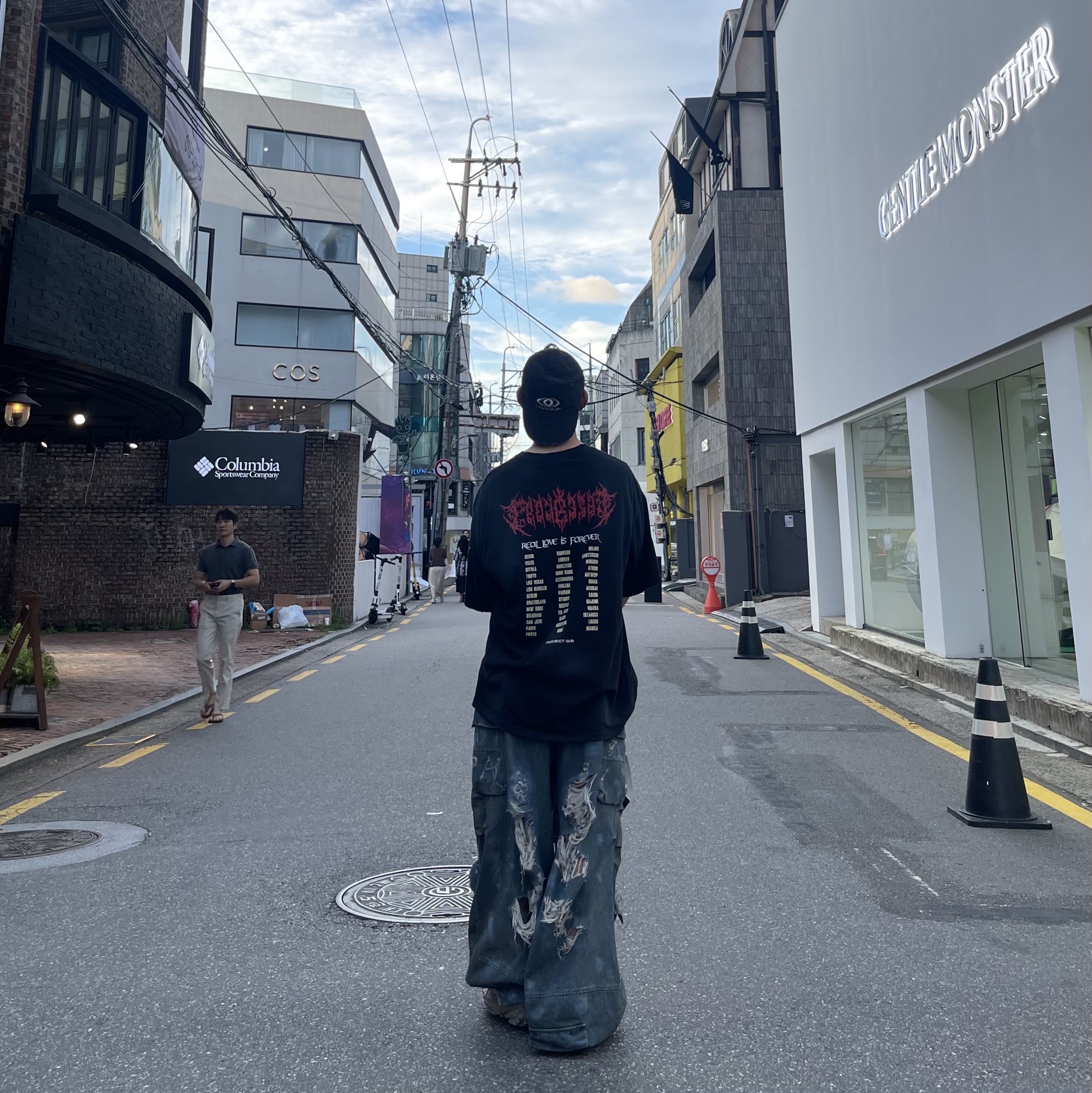 [KREAM 단독] Ourpas 030 Wide Cargo Denim Blue, Project G/R Crow Worldtour T-Shirt Washed Black 착용 스타일 - 1