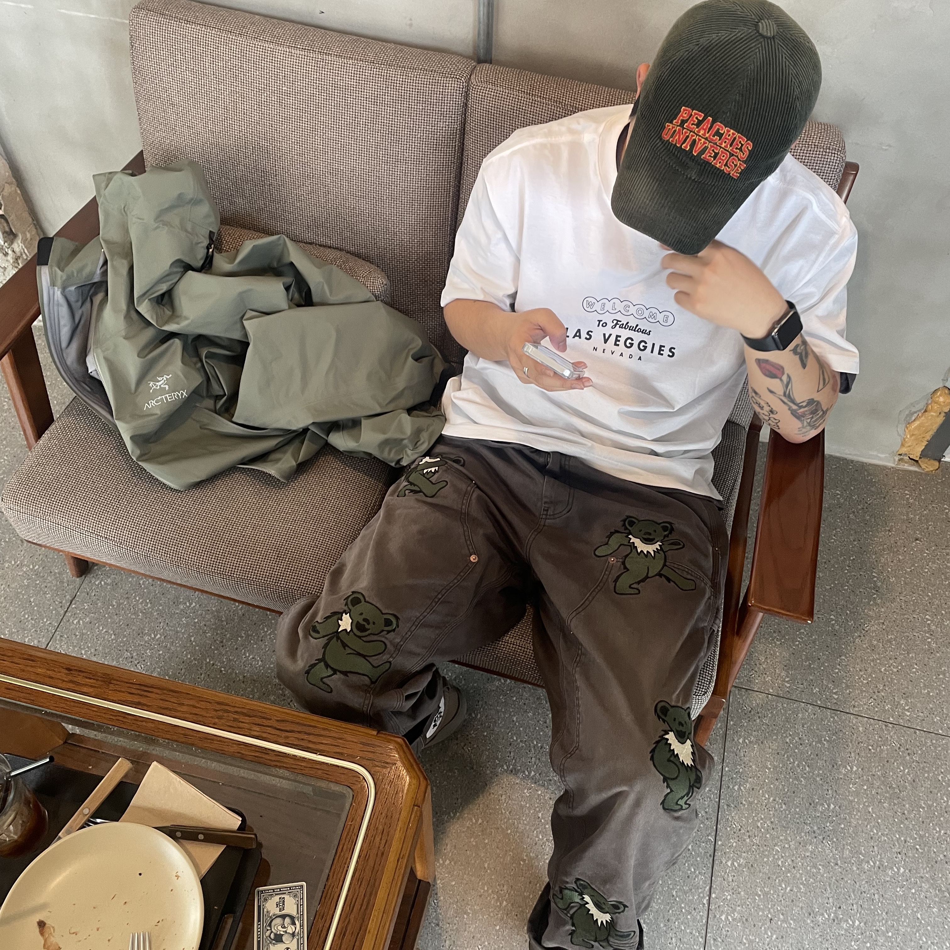Thisisneverthat x Grateful Dead Lightning Carpenter Pants Off Black, Arc'teryx Beta Jacket Forage 착용 스타일
