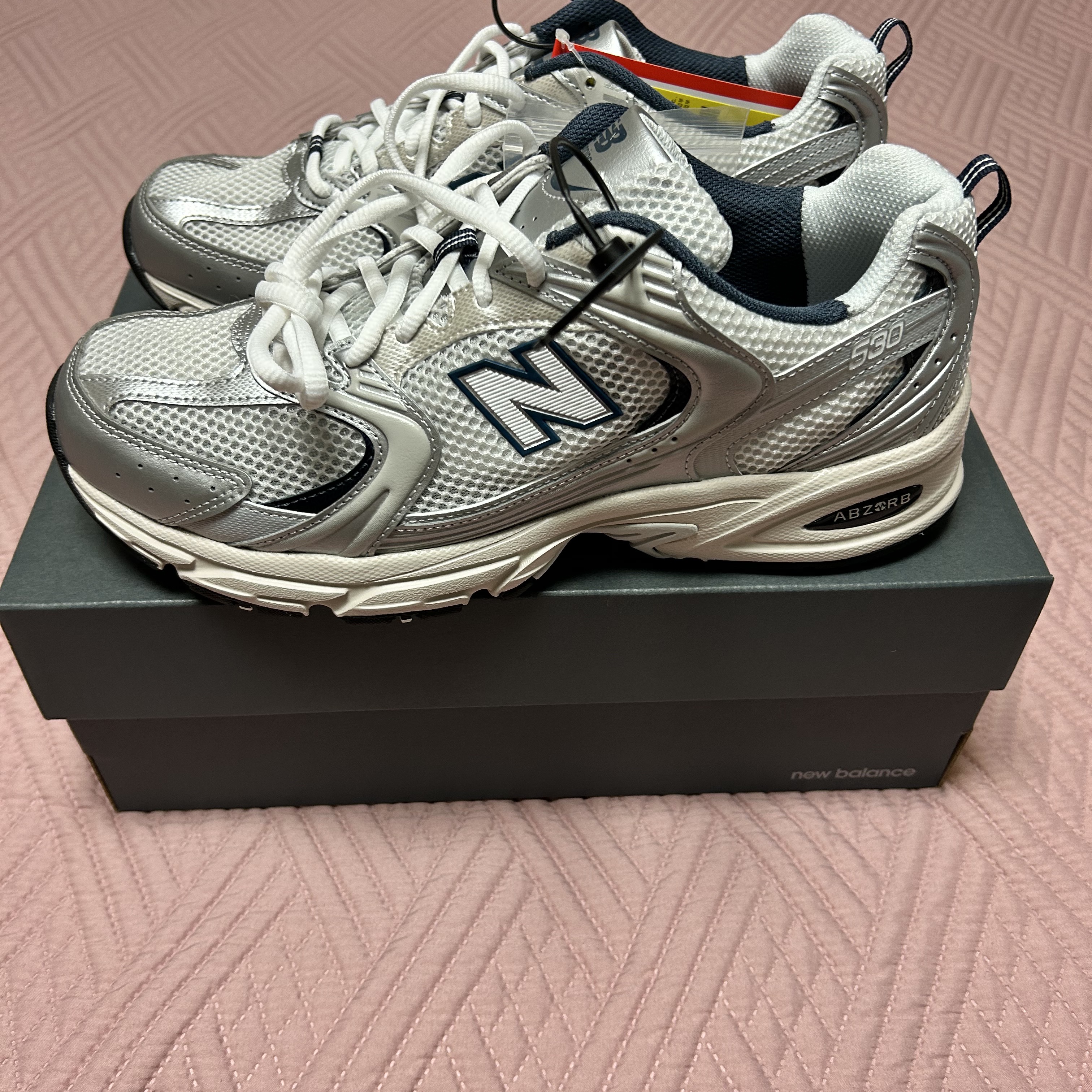 New Balance 530 Steel Grey 착용 스타일