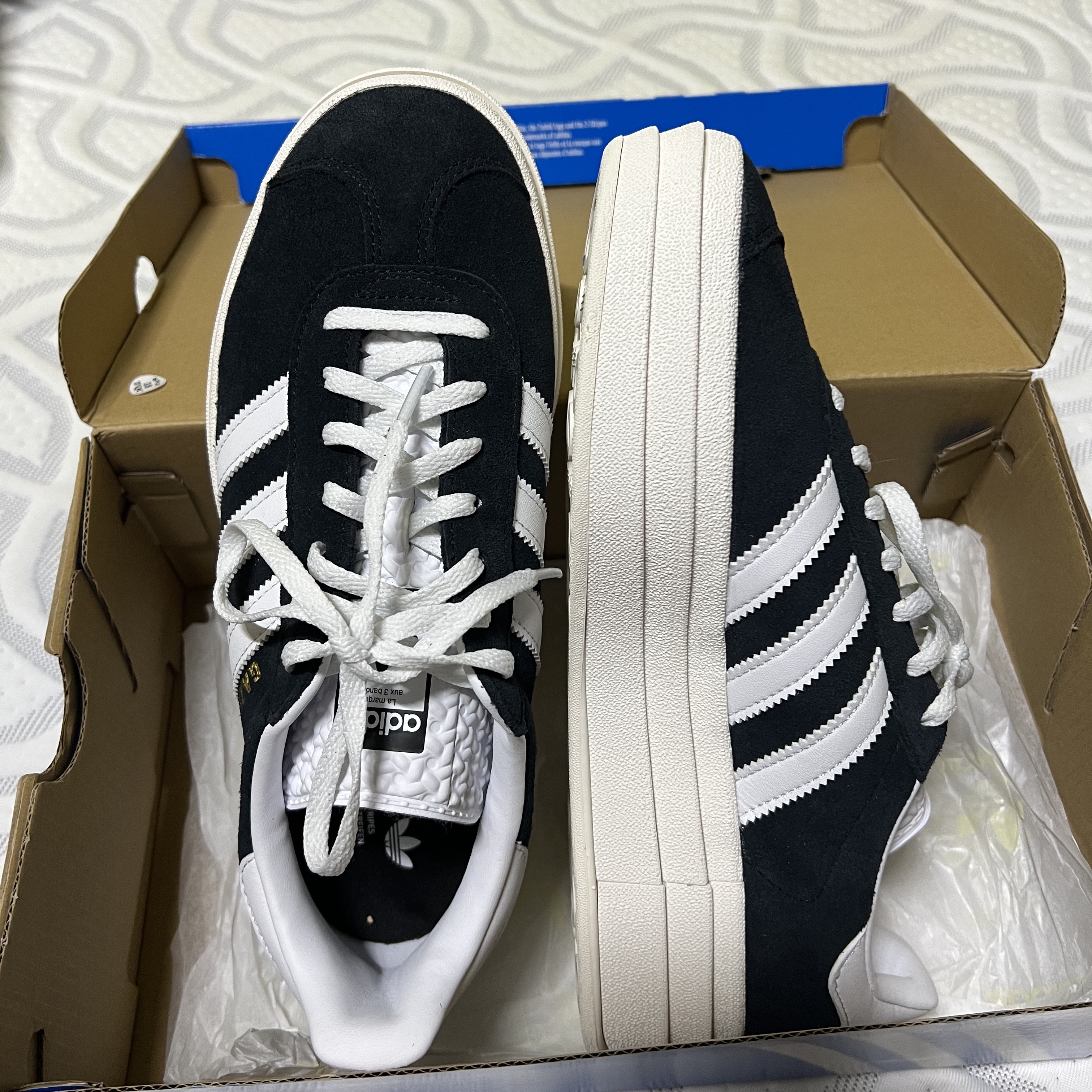 (W) Adidas Gazelle Bold Core Black Cloud White 착용 스타일