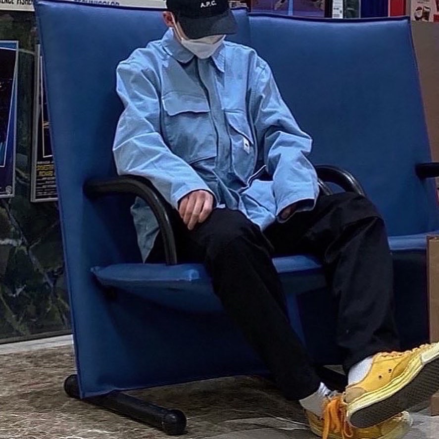 Maison Mihara Yasuhiro Peterson OD OG Sole Canvas Low-top Sneakers Yellow, A.P.C. Charlie Baseball Cap Indigo 착용 스타일 - 2