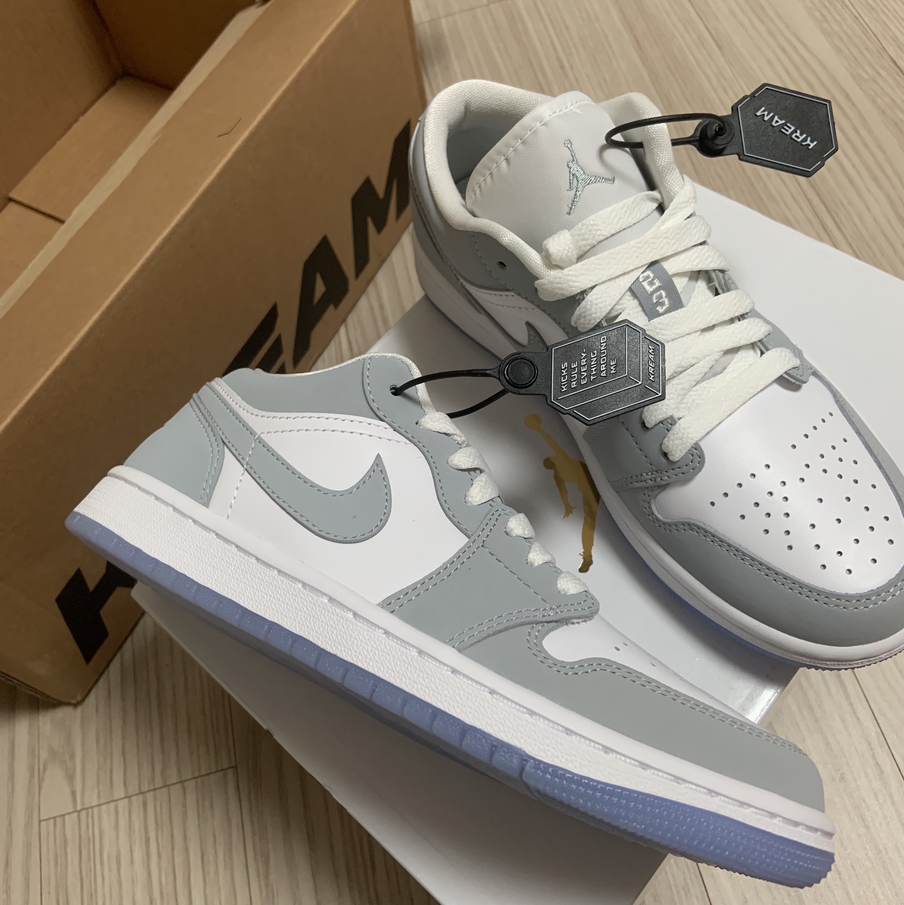 (W) Jordan 1 Low White Wolf Grey 착용 스타일 - 1