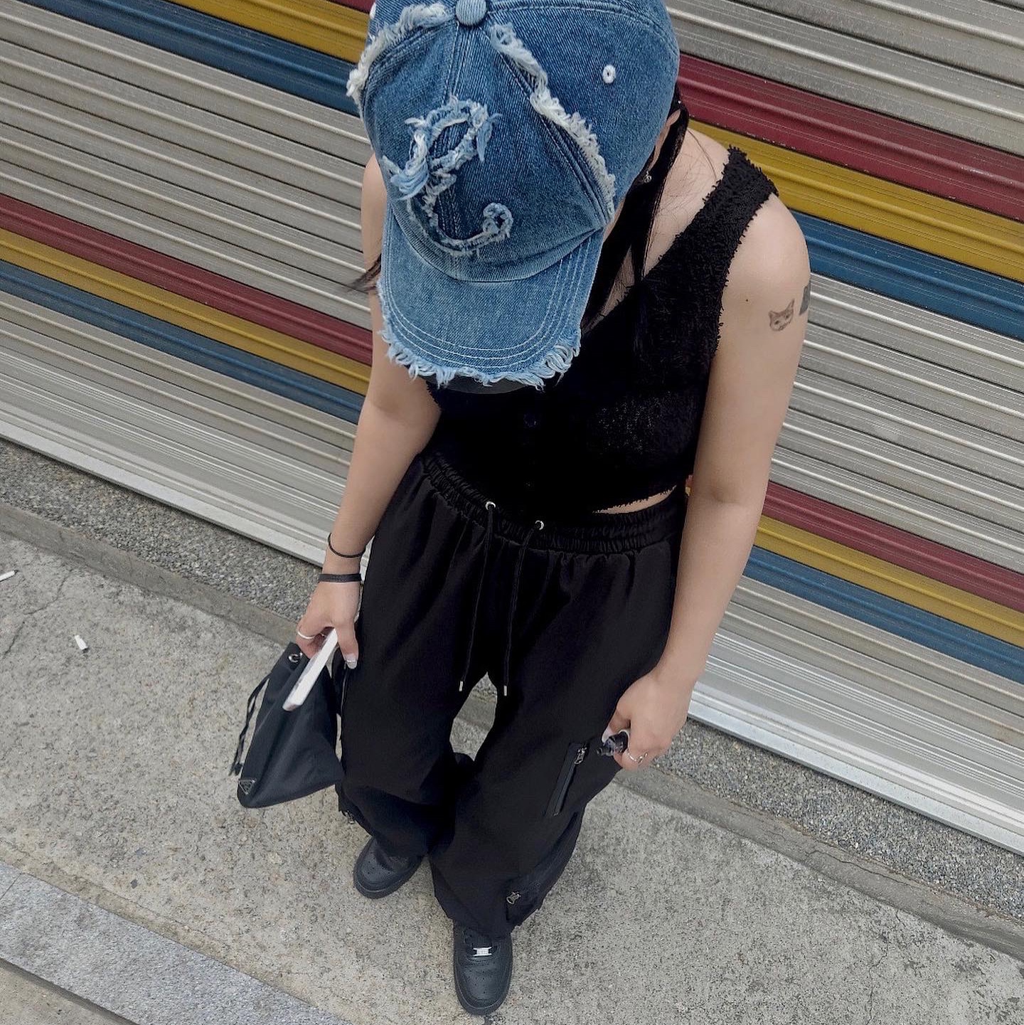 Prada Re-Nylon Drawstring Pouch Black, [KREAM 단독] Etce Damaged Denim Cap Blue 착용 스타일 - 1