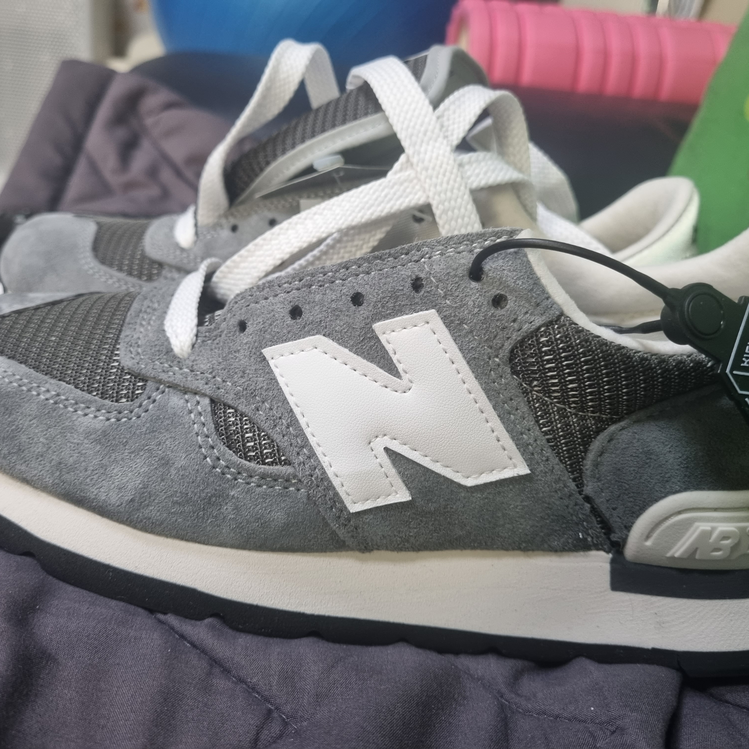 New Balance 990v1 Made in USA Grey White 착용 스타일