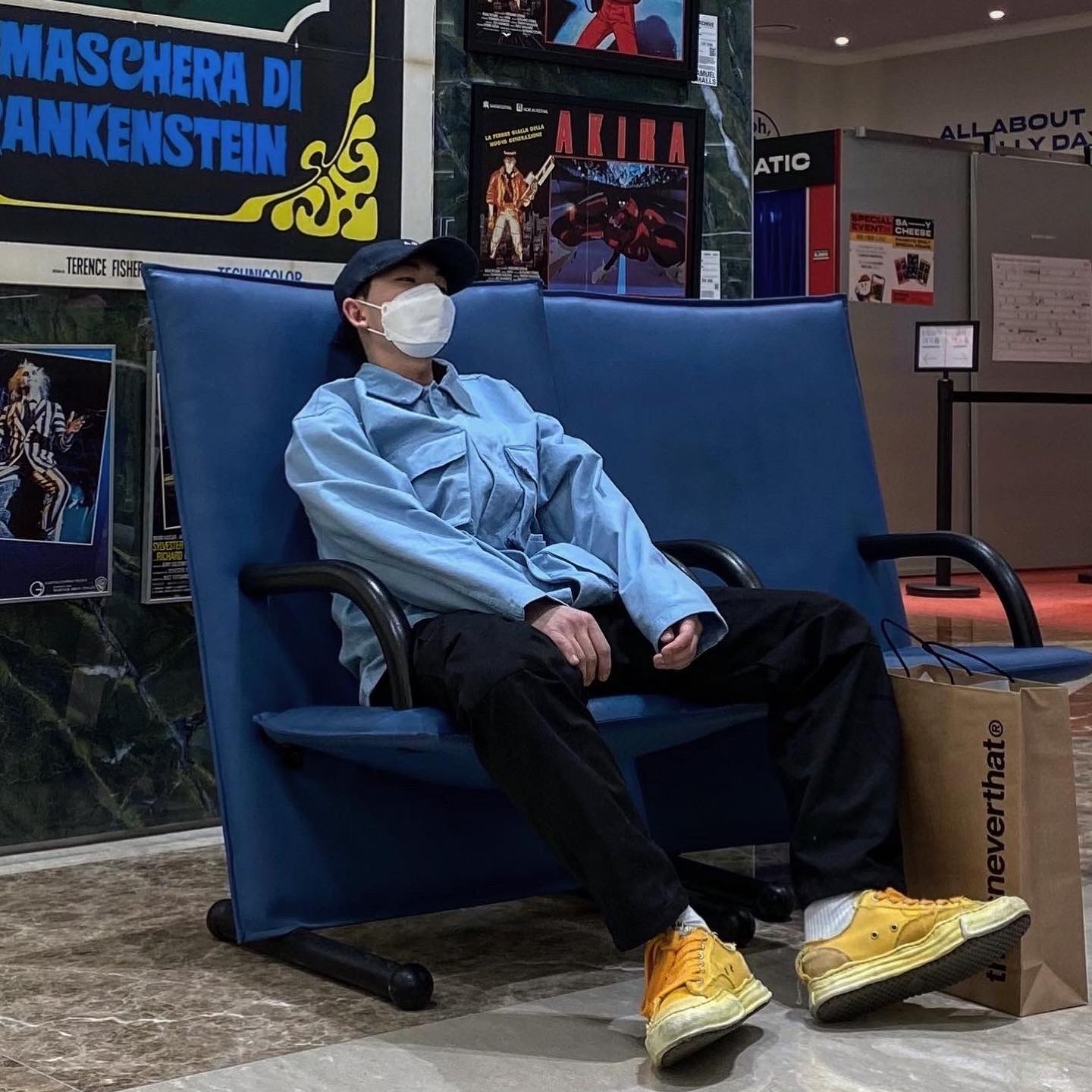 Maison Mihara Yasuhiro Peterson OD OG Sole Canvas Low-top Sneakers Yellow, A.P.C. Charlie Baseball Cap Indigo 착용 스타일 - 1