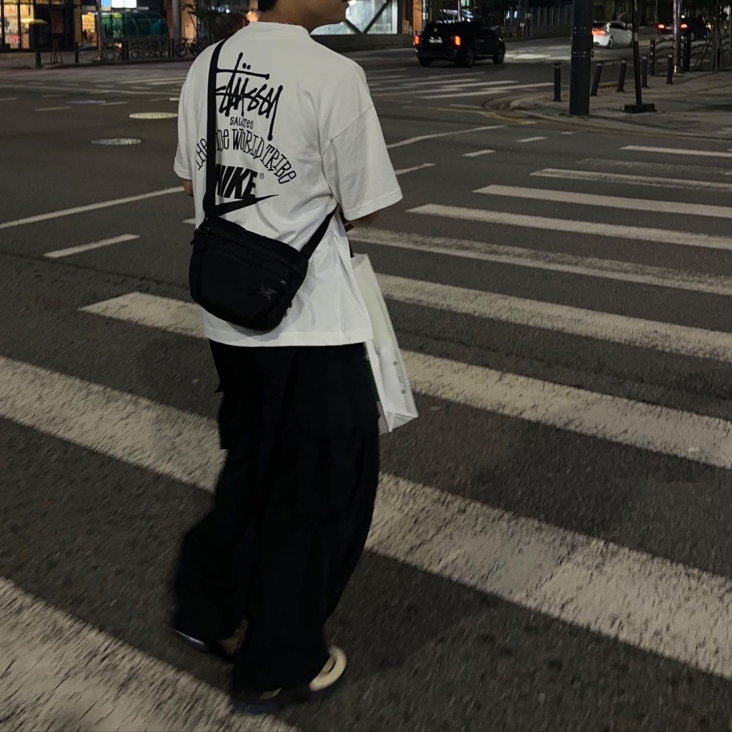 Nike x Stussy T-Shirt White (DV1774-100) 착용 스타일 - 1