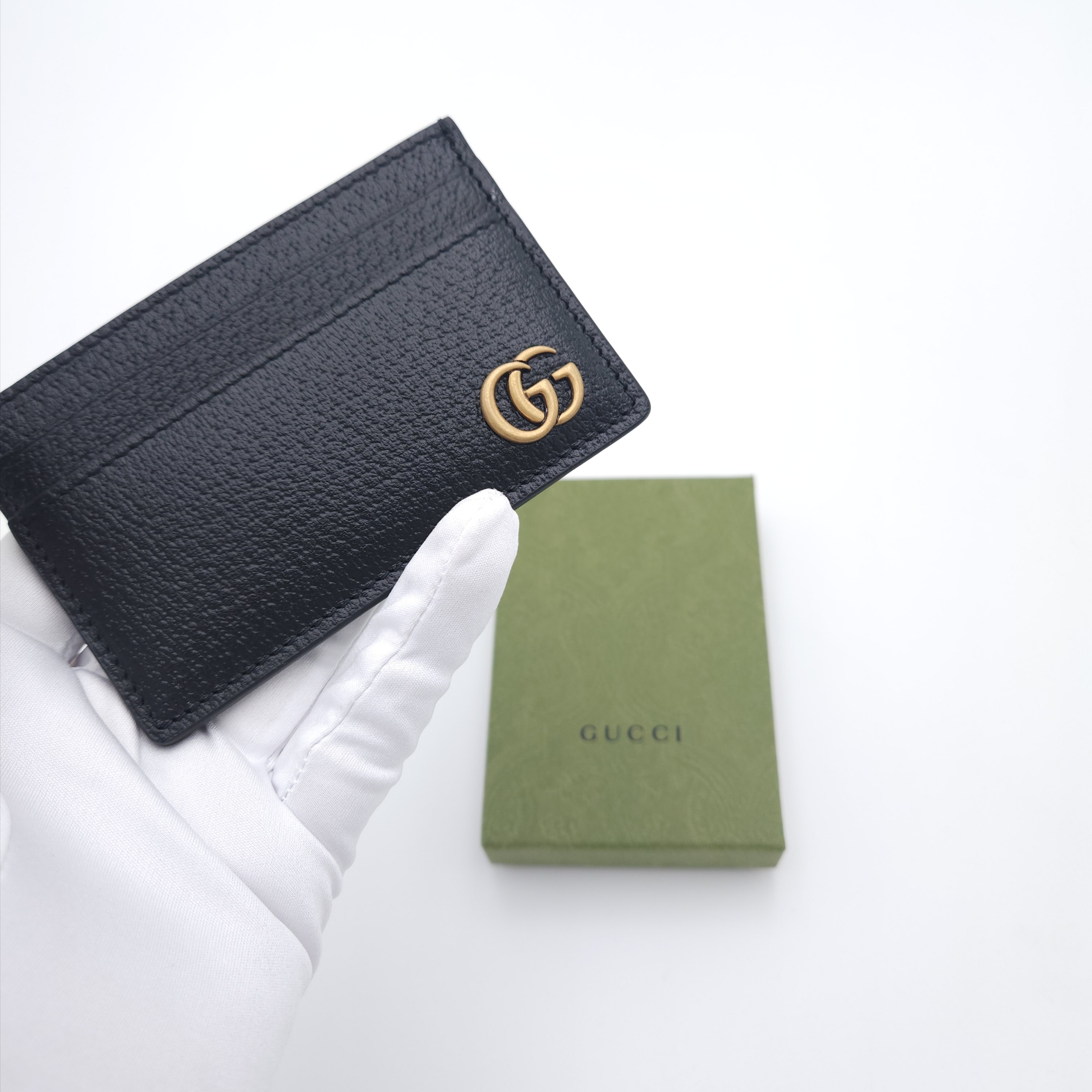 Gucci GG Marmont Leather Card Case Black 착용 스타일