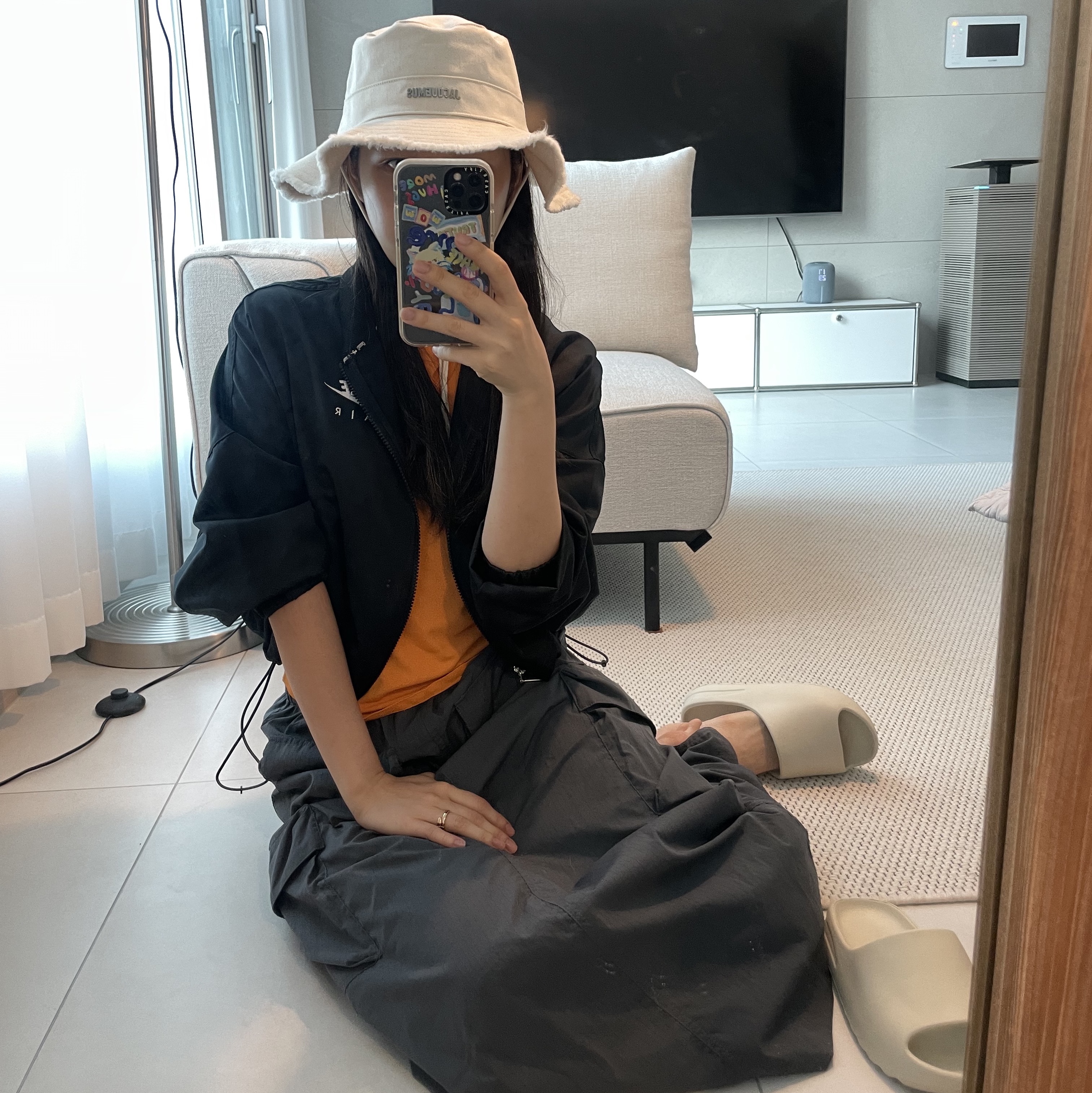 Jacquemus Le Bob Artichaut Bucket Hat Off White 착용 스타일