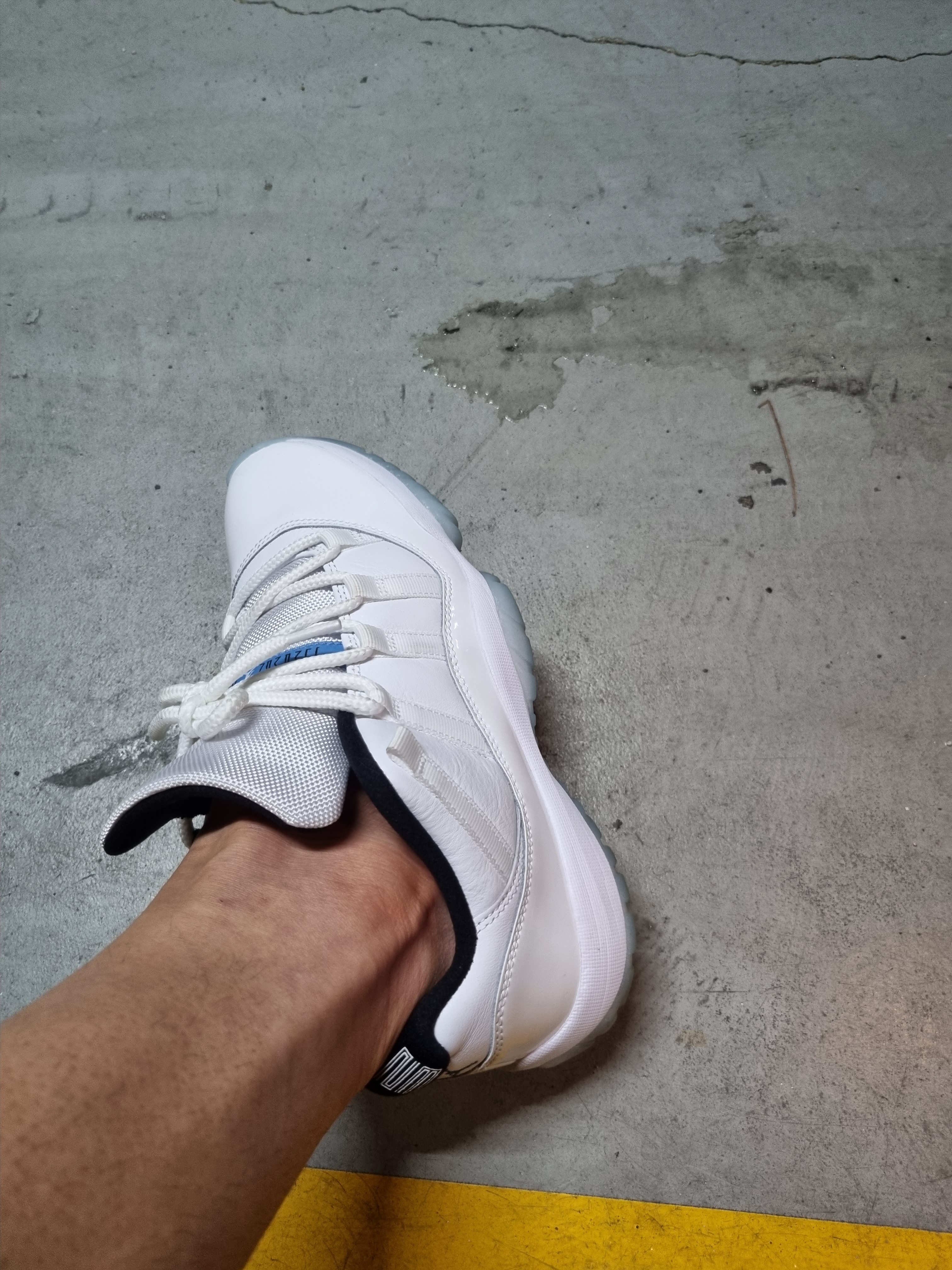 Jordan 11 Retro Low Legend Blue 착용 스타일