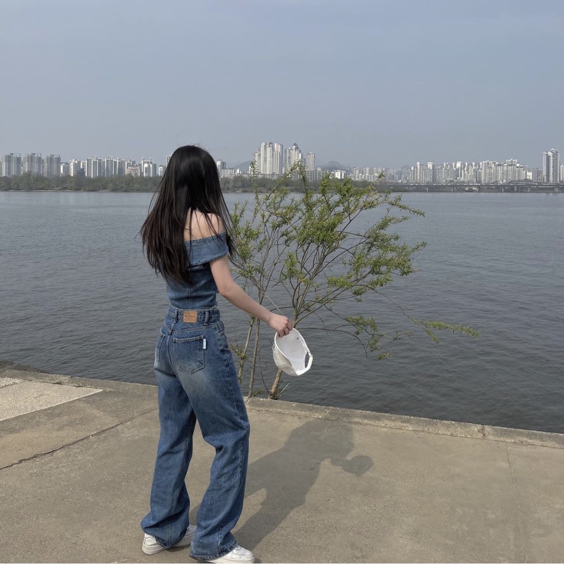 Instantfunk Women Off The Shoulder Denim Blouse Blue, Palace x CK1 6-Panel Classic White - 22SS 착용 스타일