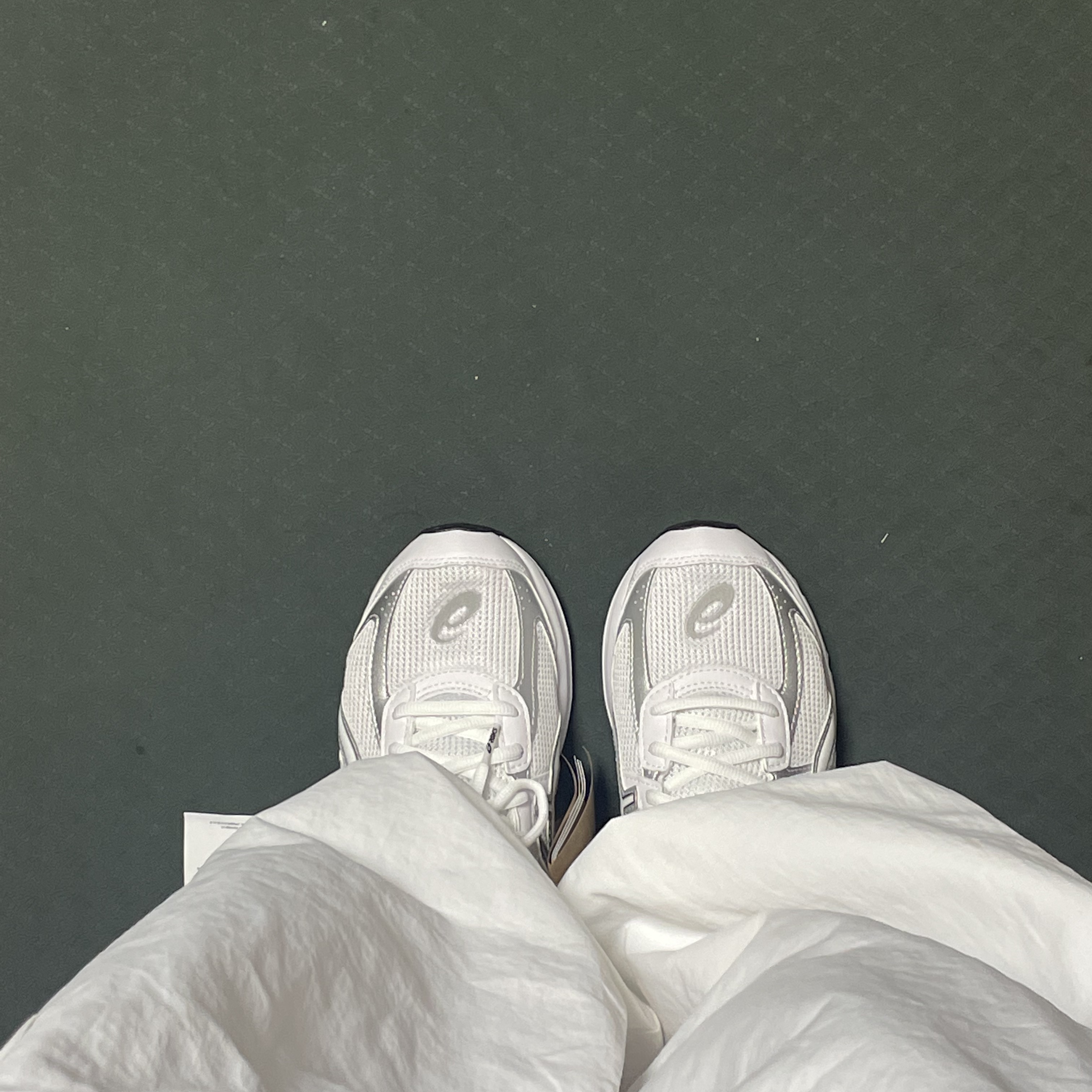 Asics Jog 100 S White - 2E Wide 착용 스타일 - 1