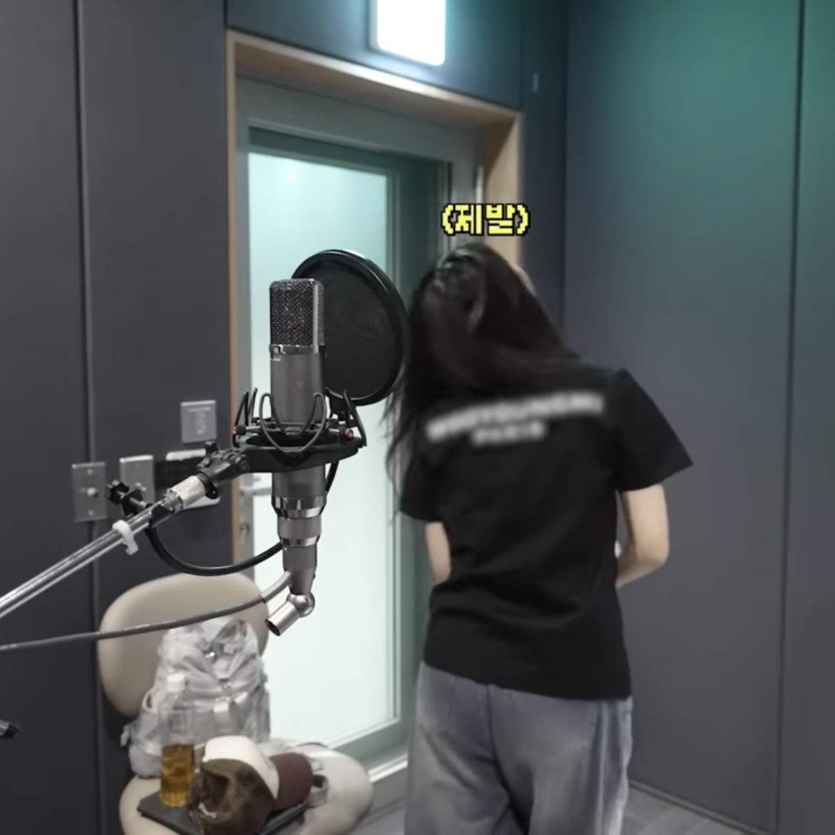 Wooyoungmi Cotton Back Logo T-shirt Black - 23SS 착용 스타일 - 2
