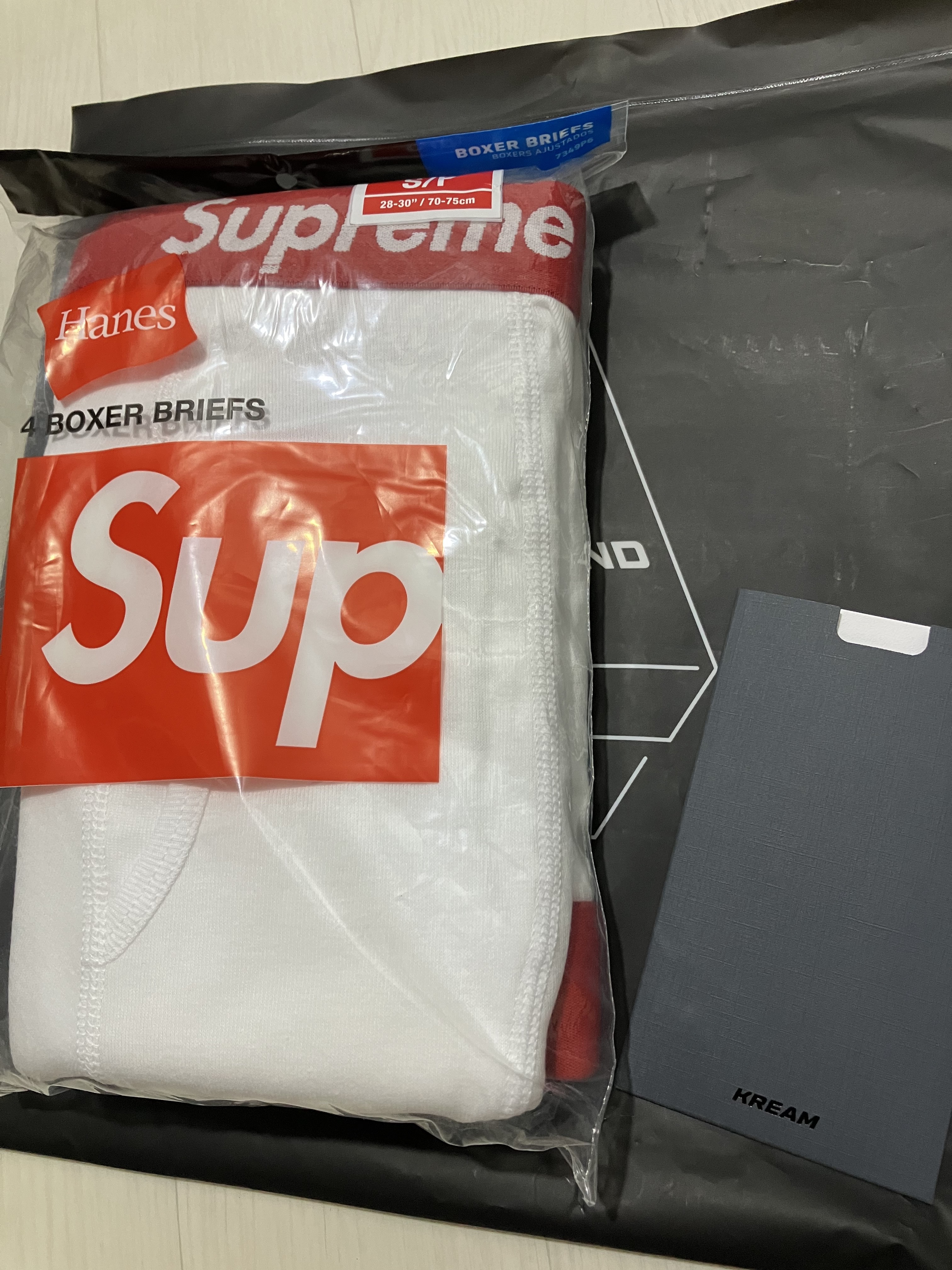 Supreme Hanes Boxer Briefs White (4 Pack) 착용 스타일