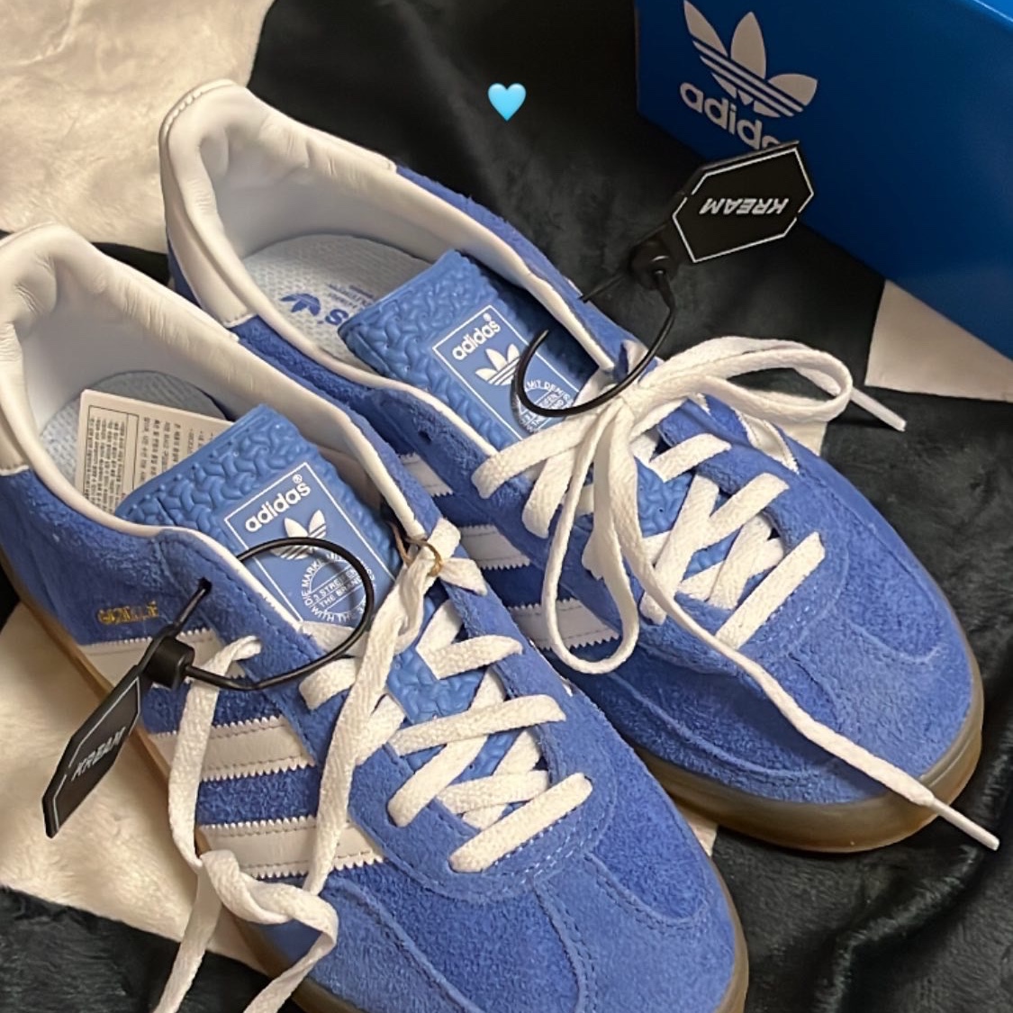 (W) Adidas Gazelle Indoor Blue Fusion Cloud White 착용 스타일