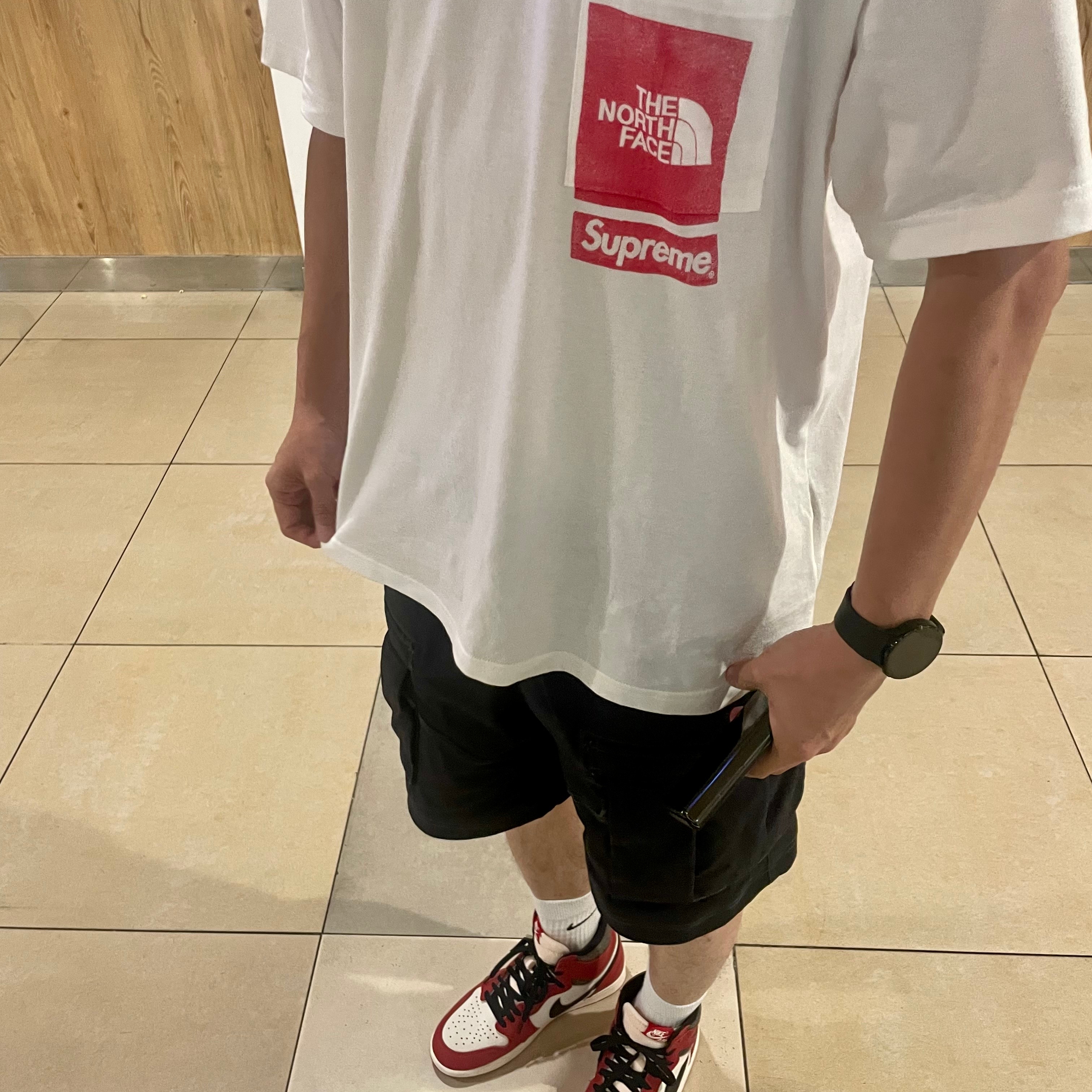 Supreme x The North Face Printed Pocket T-Shirt White - 23SS, Jordan 1 Retro High OG Chicago 2022 착용 스타일
