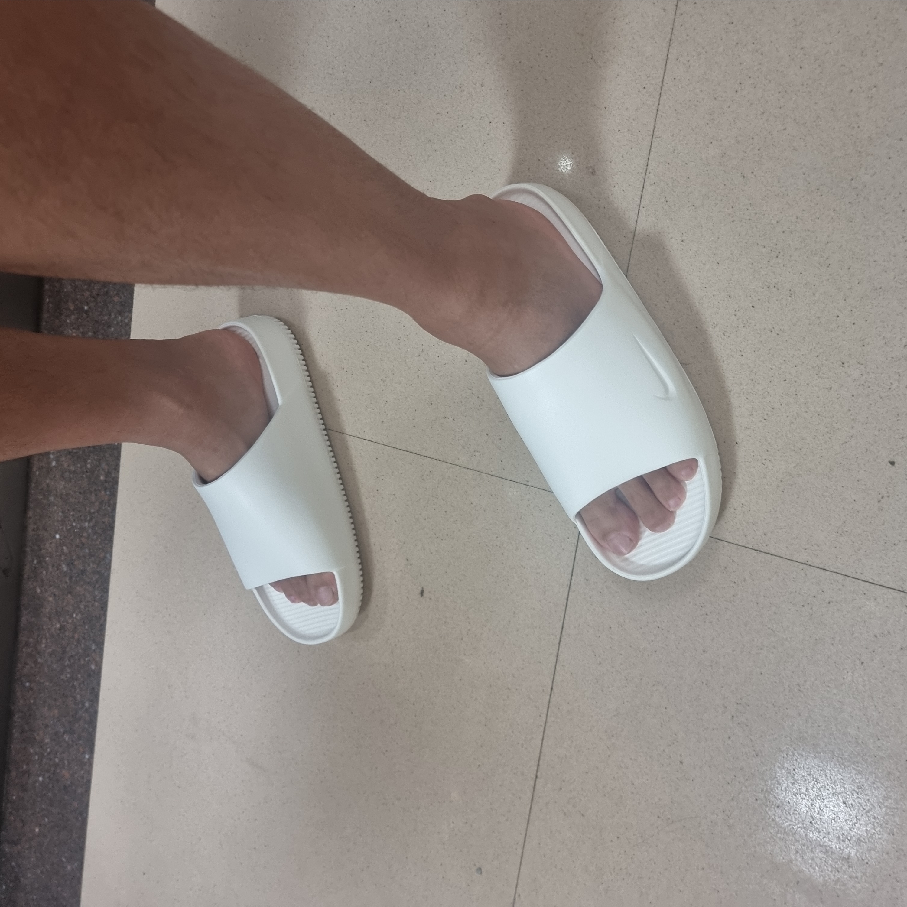 Nike Calm Slide Sail 착용 스타일 - 1
