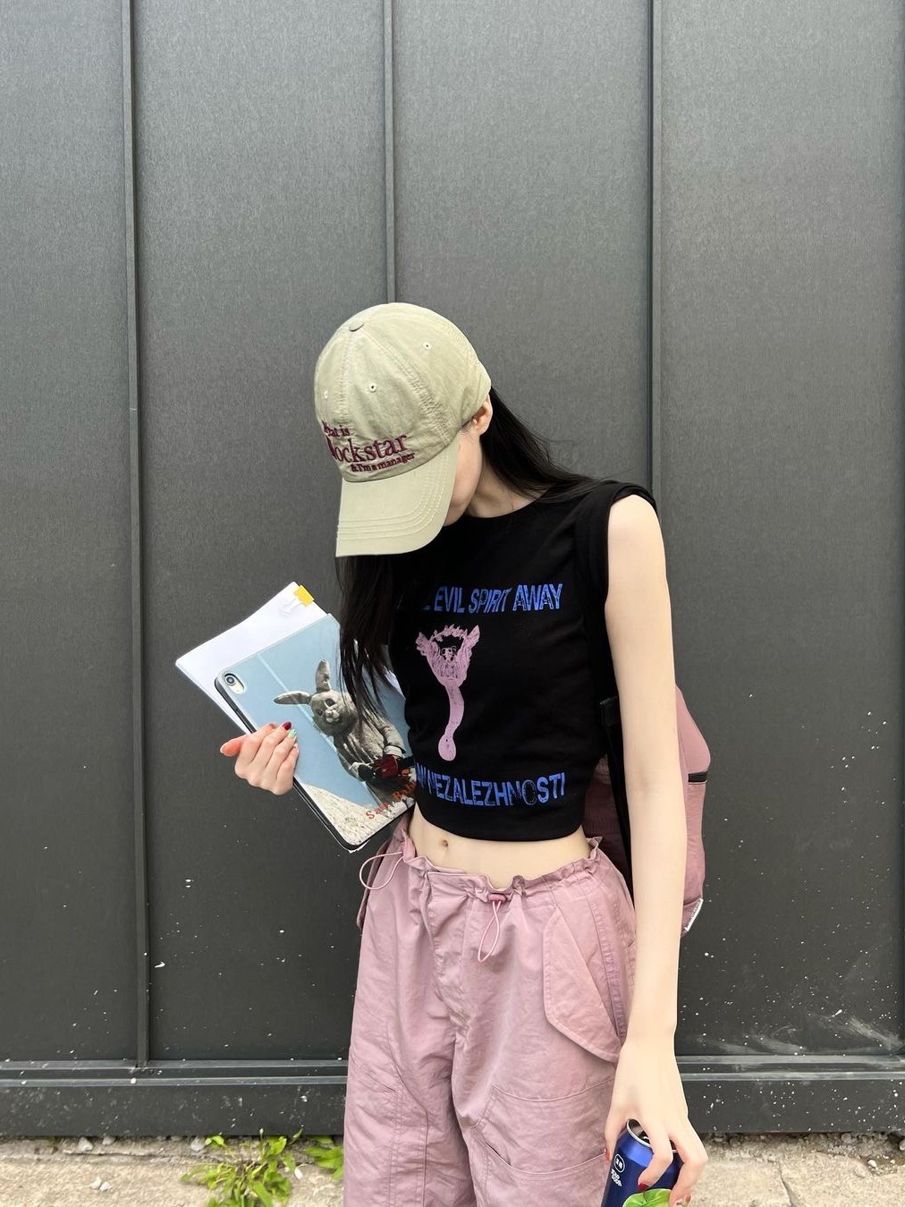Thevinylhouse Statue T-Shirt Black, Thevinylhouse Statue T-Shirt White 착용 스타일 - 2