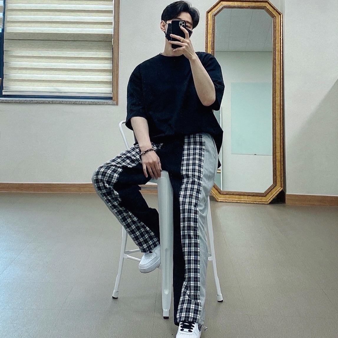 (W) Nike Air Force 1 '07 Essential Paisley Swoosh White Black 착용 스타일