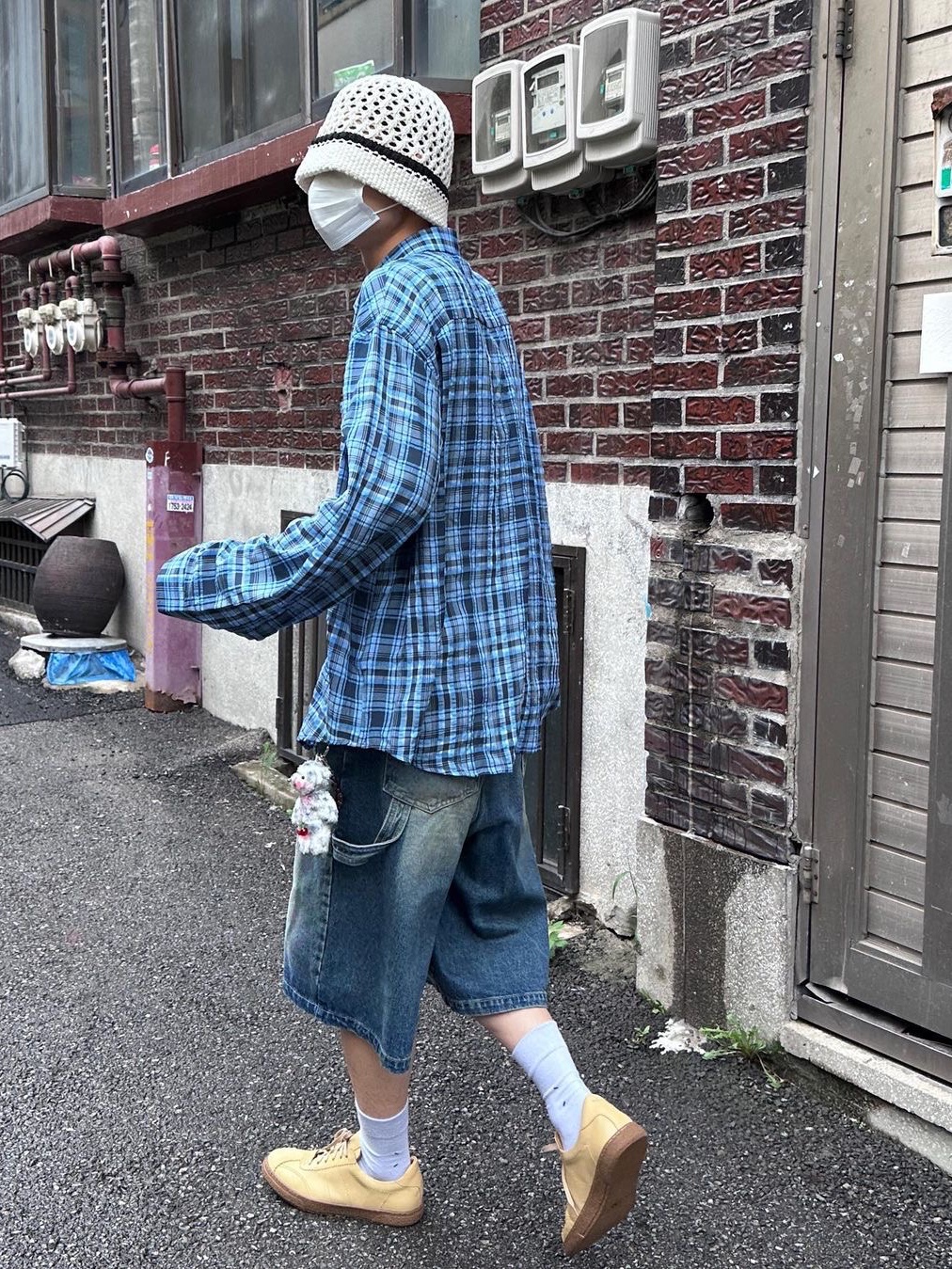 Thevinylhouse Carpenter Denim Shorts Blue, Thevinylhouse Carpenter Denim Shorts Black 착용 스타일 - 2