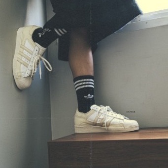 Adidas Superstar 82 Wonder White Cream White 착용 스타일 - 1