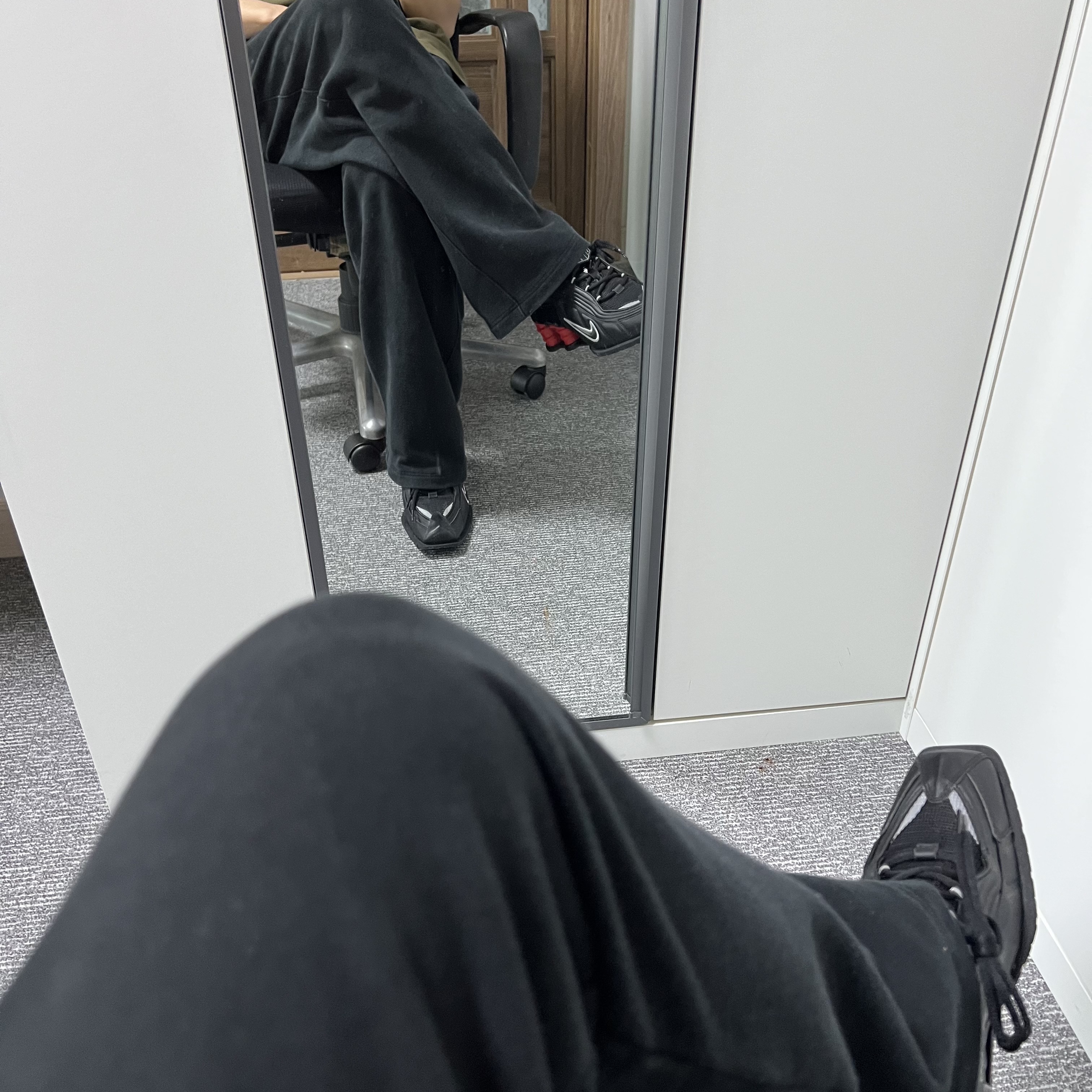Nike x Martine Rose Shox MR4 Black 착용 스타일