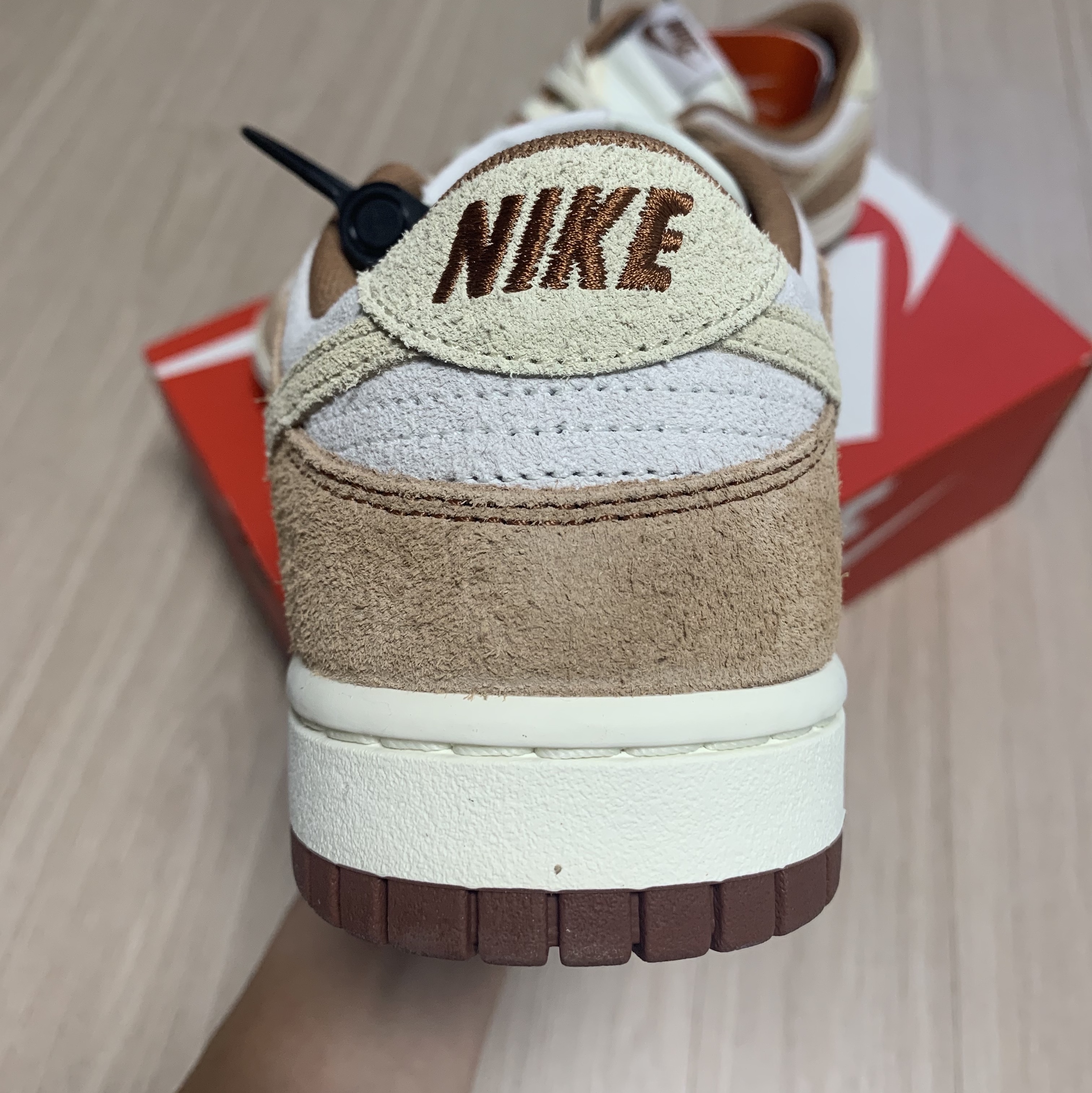Nike Dunk Low Pro Premium Medium Curry 착용 스타일 - 3