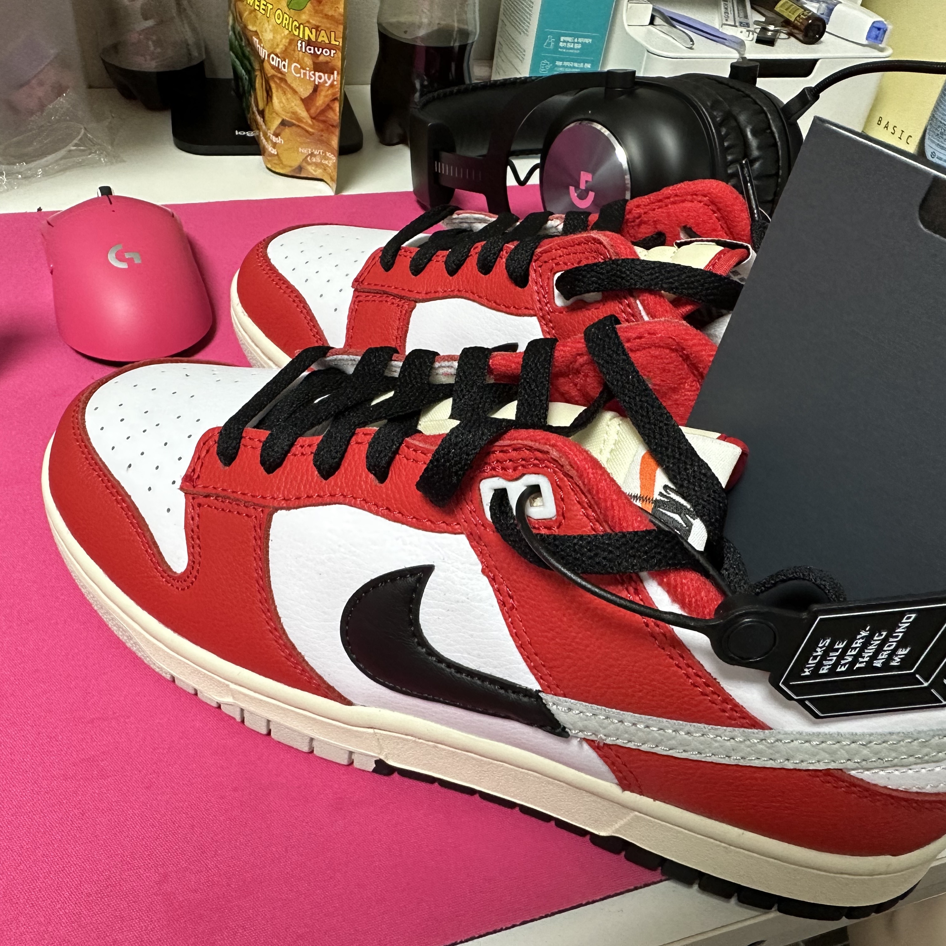 Nike Dunk Low Retro PRM University Red Black 착용 스타일