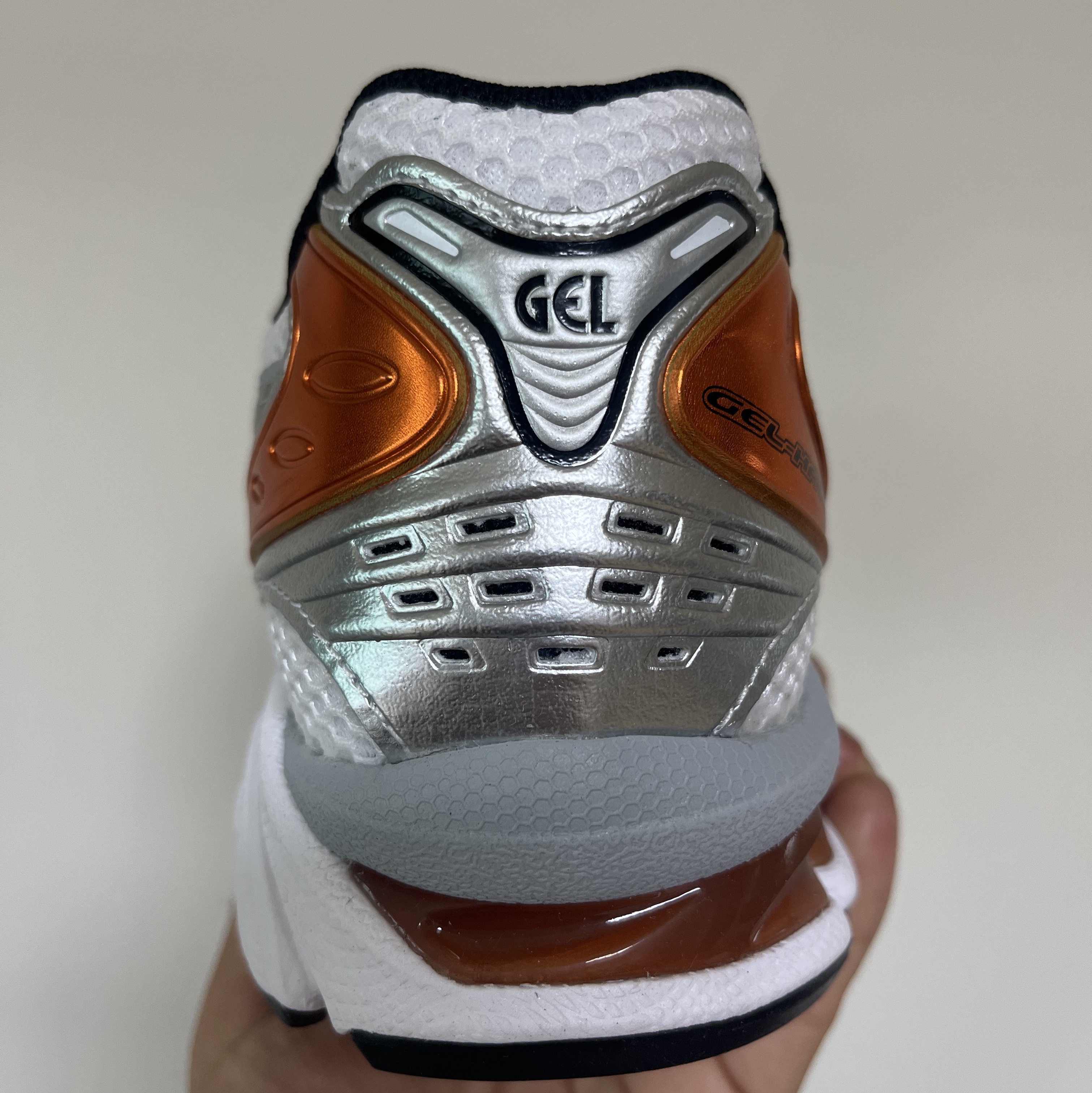 Asics Gel-Kayano 14 White Piquant Orange 착용 스타일 - 3