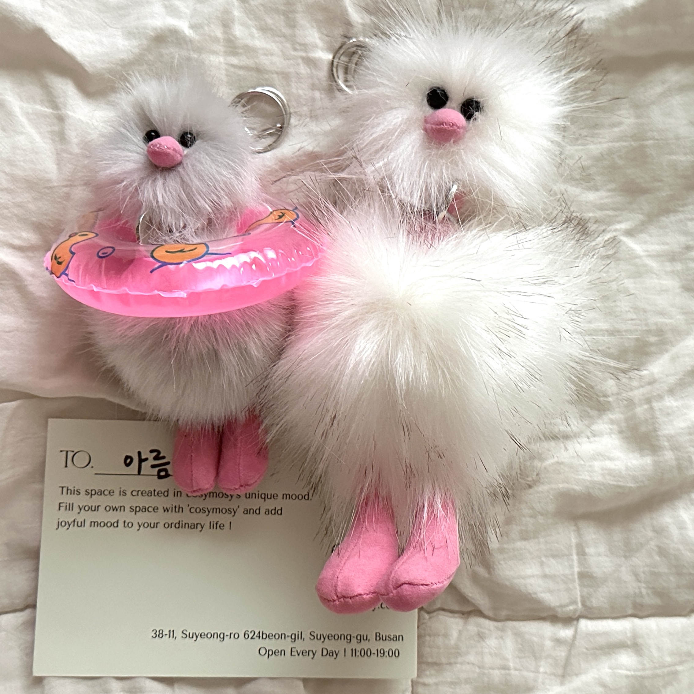 Cosymosy Ugly Bird Keyring White, Cosymosy Mini Bird Keyring Light Gray 착용 스타일 - 1