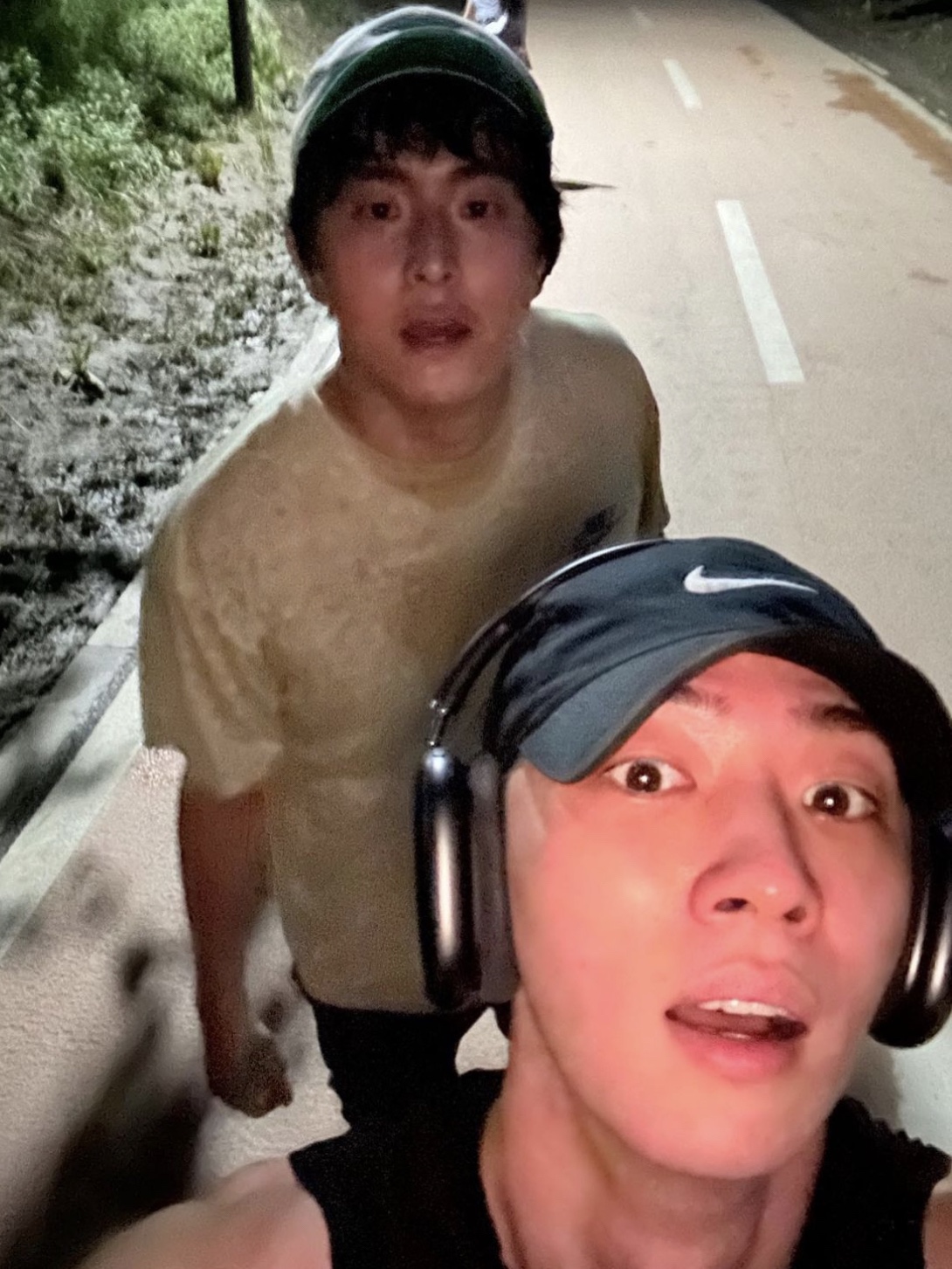 Nike Dri-Fit Legacy 91 Golf Cap Black, Apple AirPods Max Lightning Space Gray (Korean Ver.) 착용 스타일 - 2