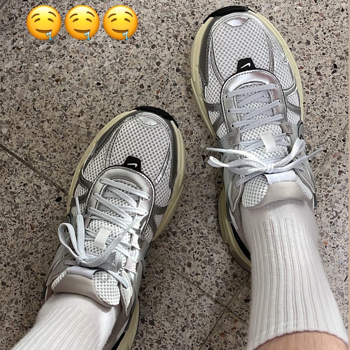 Nike V2K Run Summit White Metallic Silver 착용 스타일
