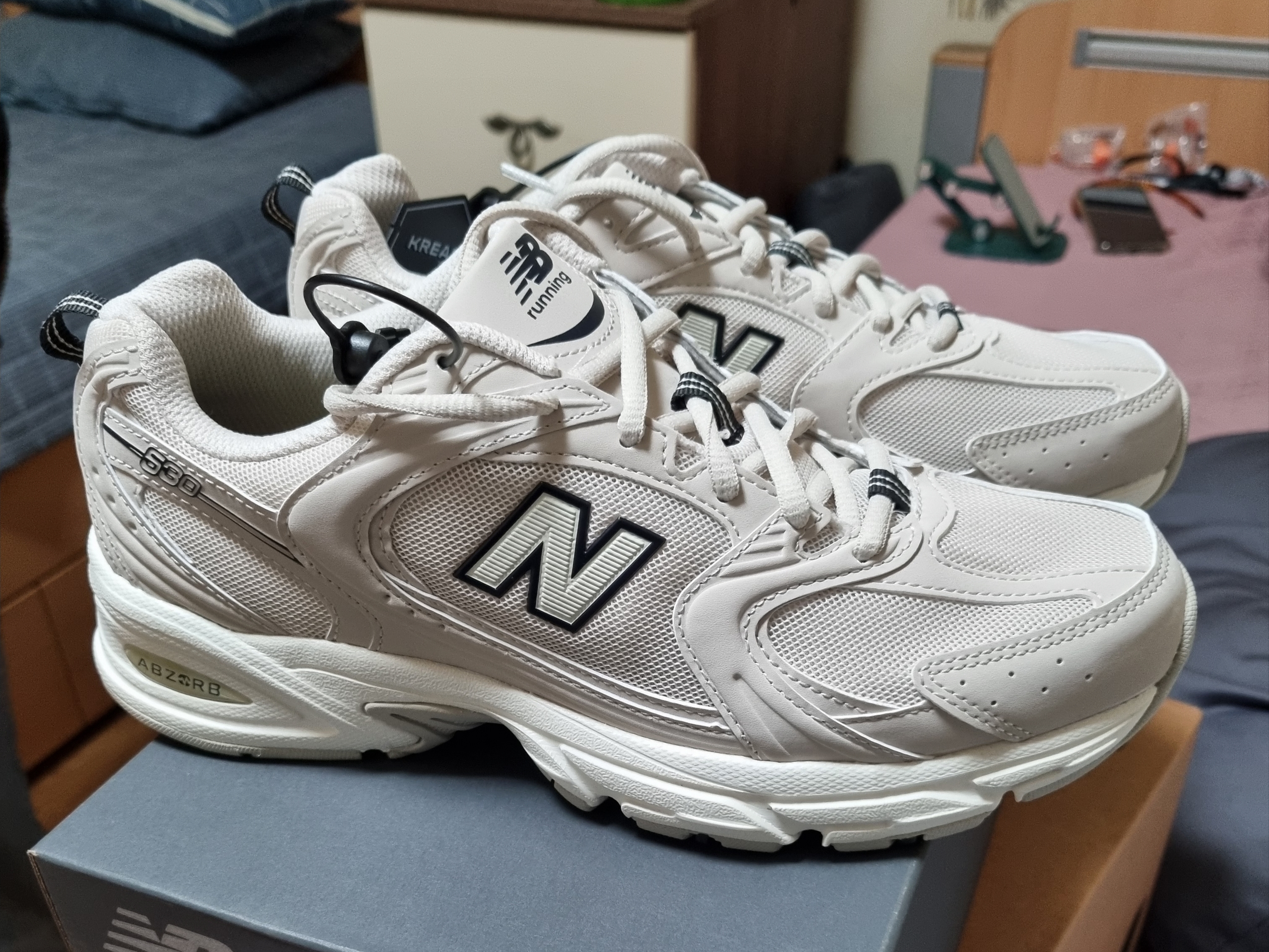 New Balance 530 Ivory 착용 스타일