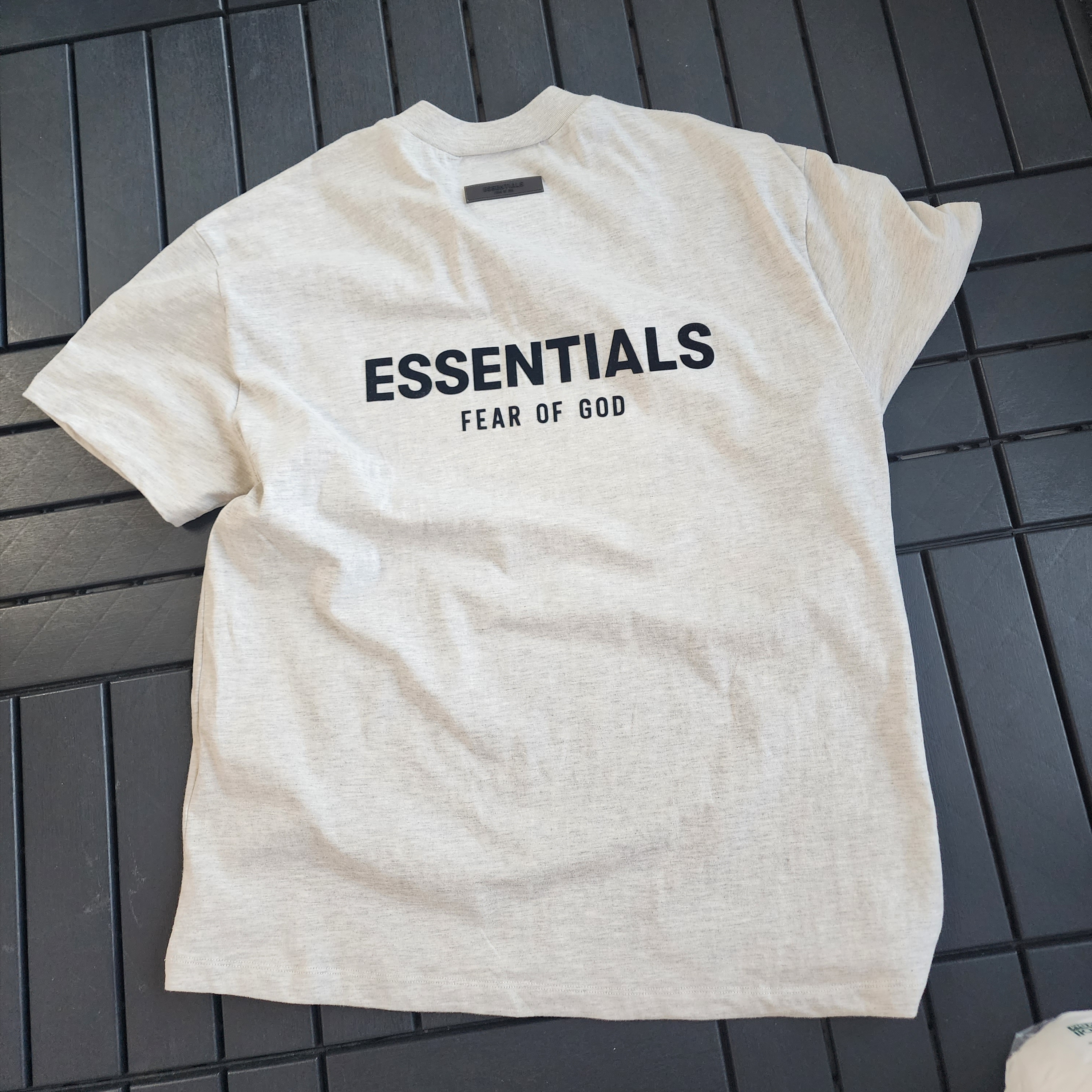 Essentials The Core Collection T-Shirt Light Oatmeal 착용 스타일