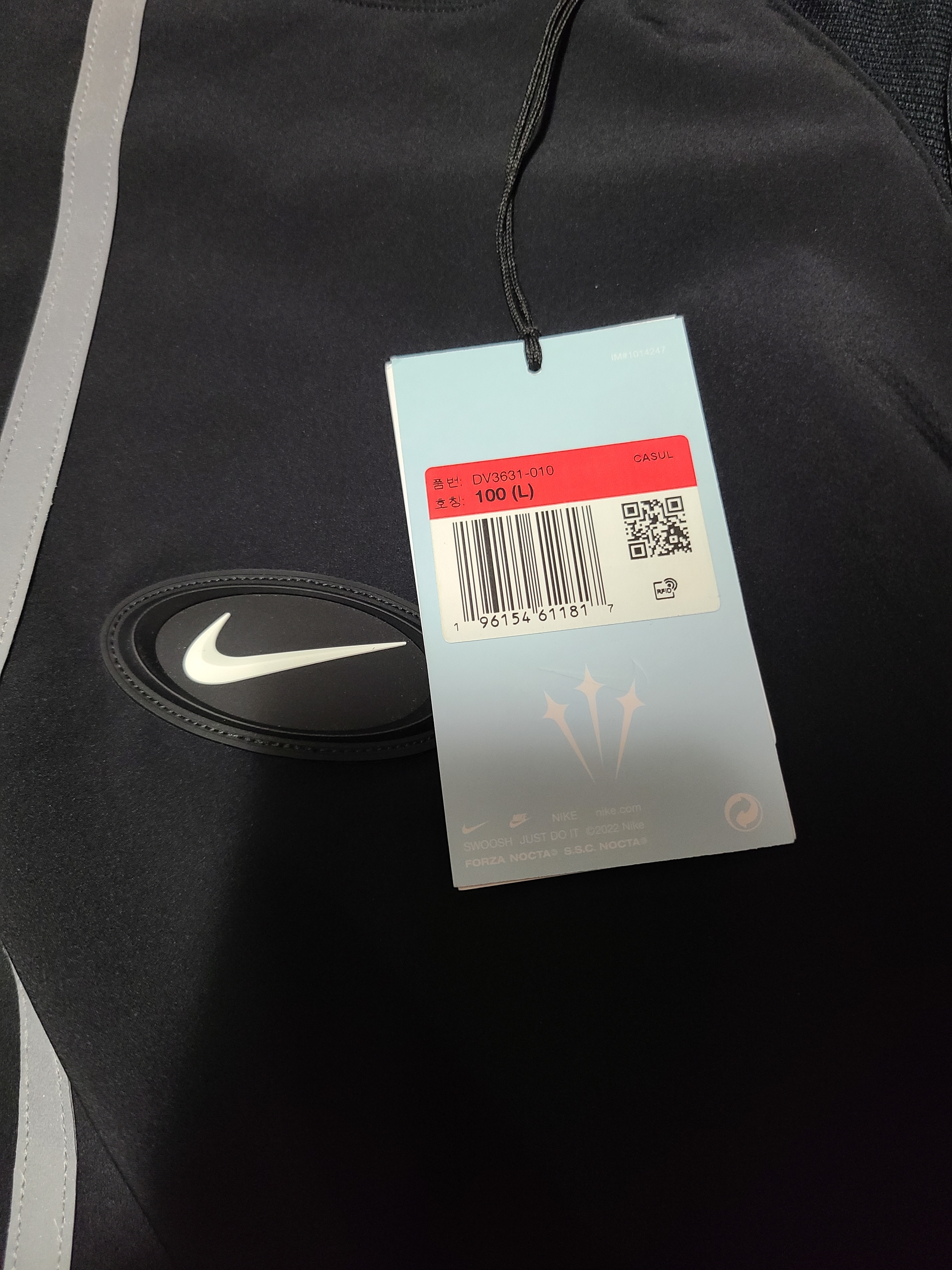 Nike Zoom Vomero 5 SP Vast Grey 2023, (W) Nike x Drake Nocta NRG LR L/S Crew Black (DV3631-010) 착용 스타일 - 3