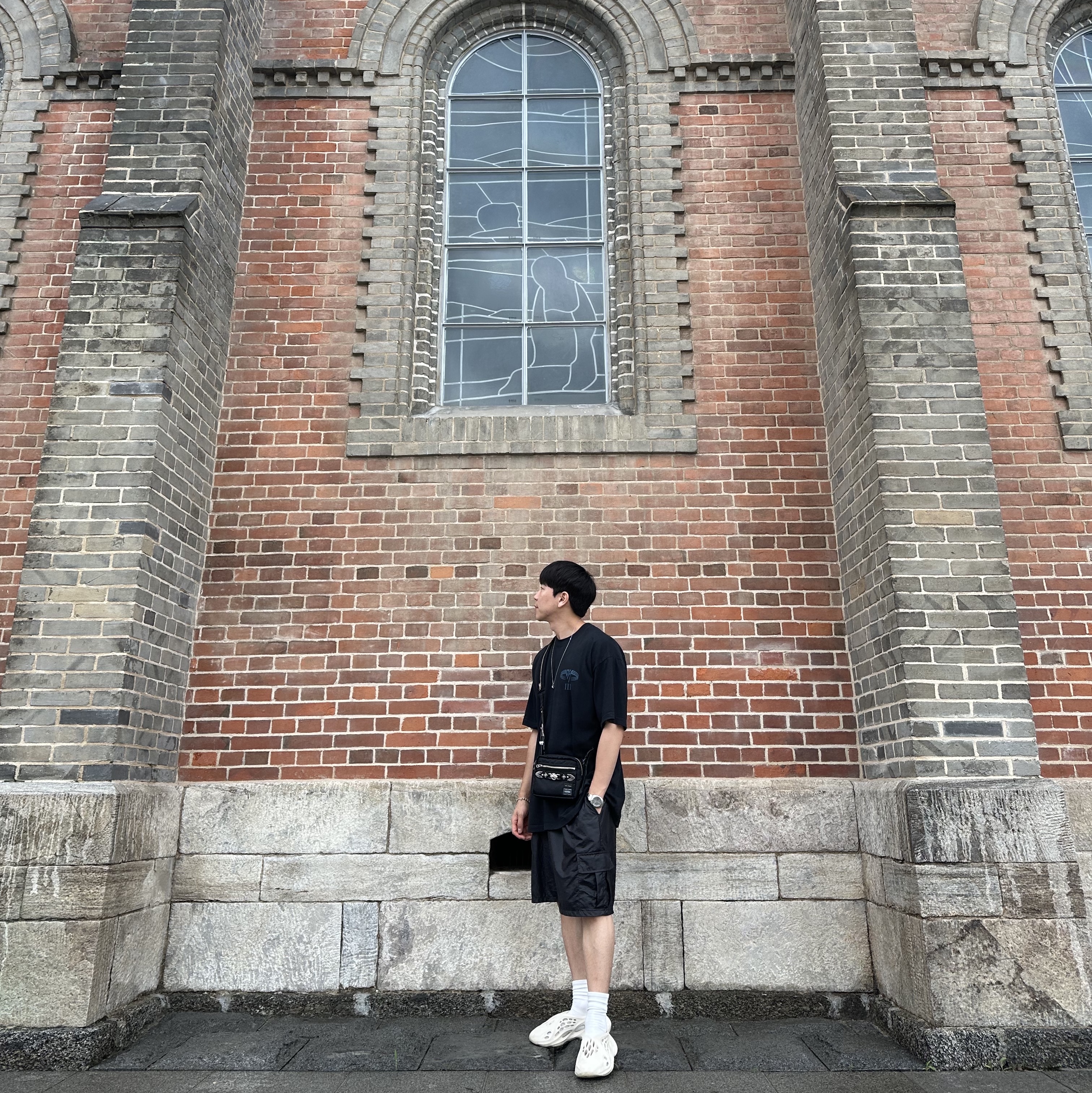 Porter x Toga Belt Bag Black, Adidas Yeezy Foam RNNR Sand 착용 스타일